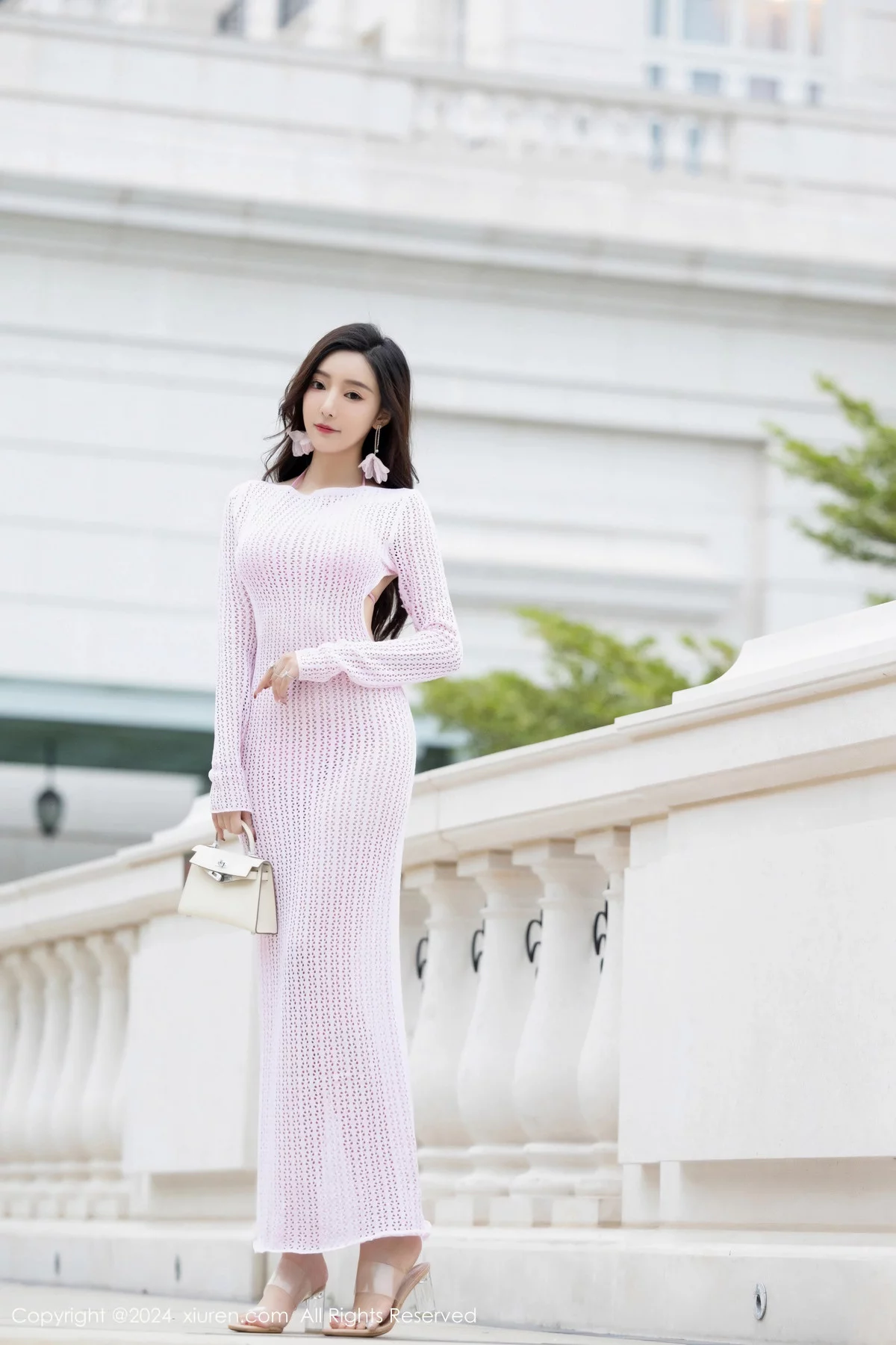 XiuRen第8055期_女神王馨瑶yanni黑色轻透情趣服+粉色比基尼秀完美身材诱惑写真81P