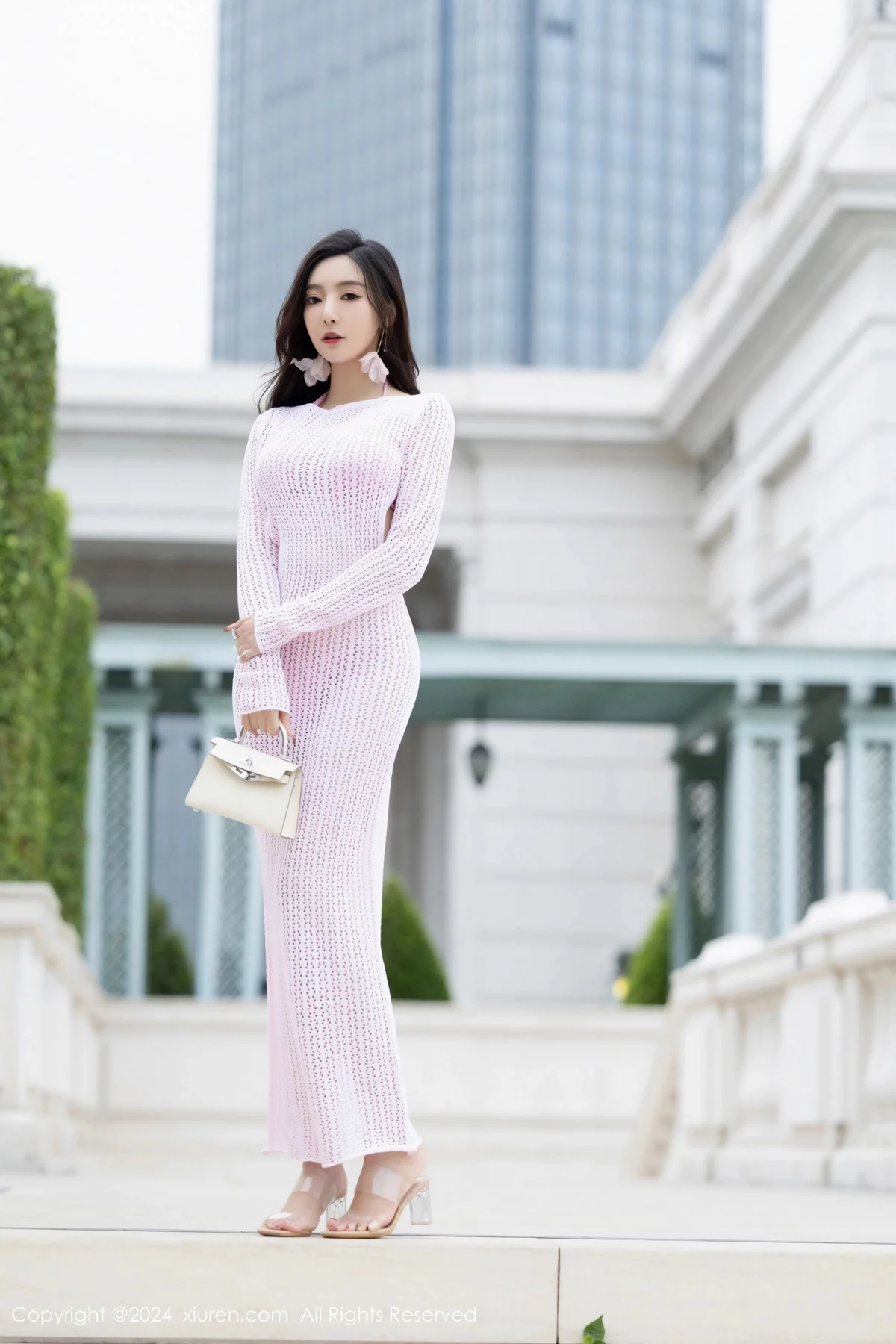 XiuRen第8055期_女神王馨瑶yanni黑色轻透情趣服+粉色比基尼秀完美身材诱惑写真81P