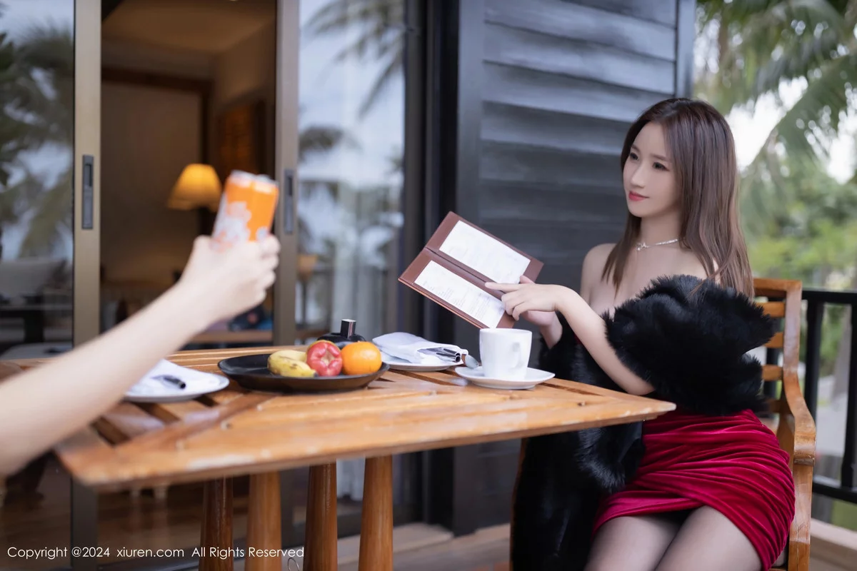XiuRen第8077期_模特杏子Yada性感红色连衣短裙露黑色内衣秀曼妙身姿诱惑写真82P