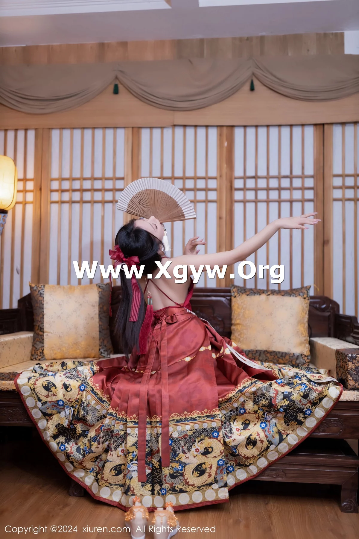 [XiuRen秀人网]No.8095_模特鱼子酱Fish贺新春主题红色服饰露红布兜秀曼妙身姿诱惑写真80P