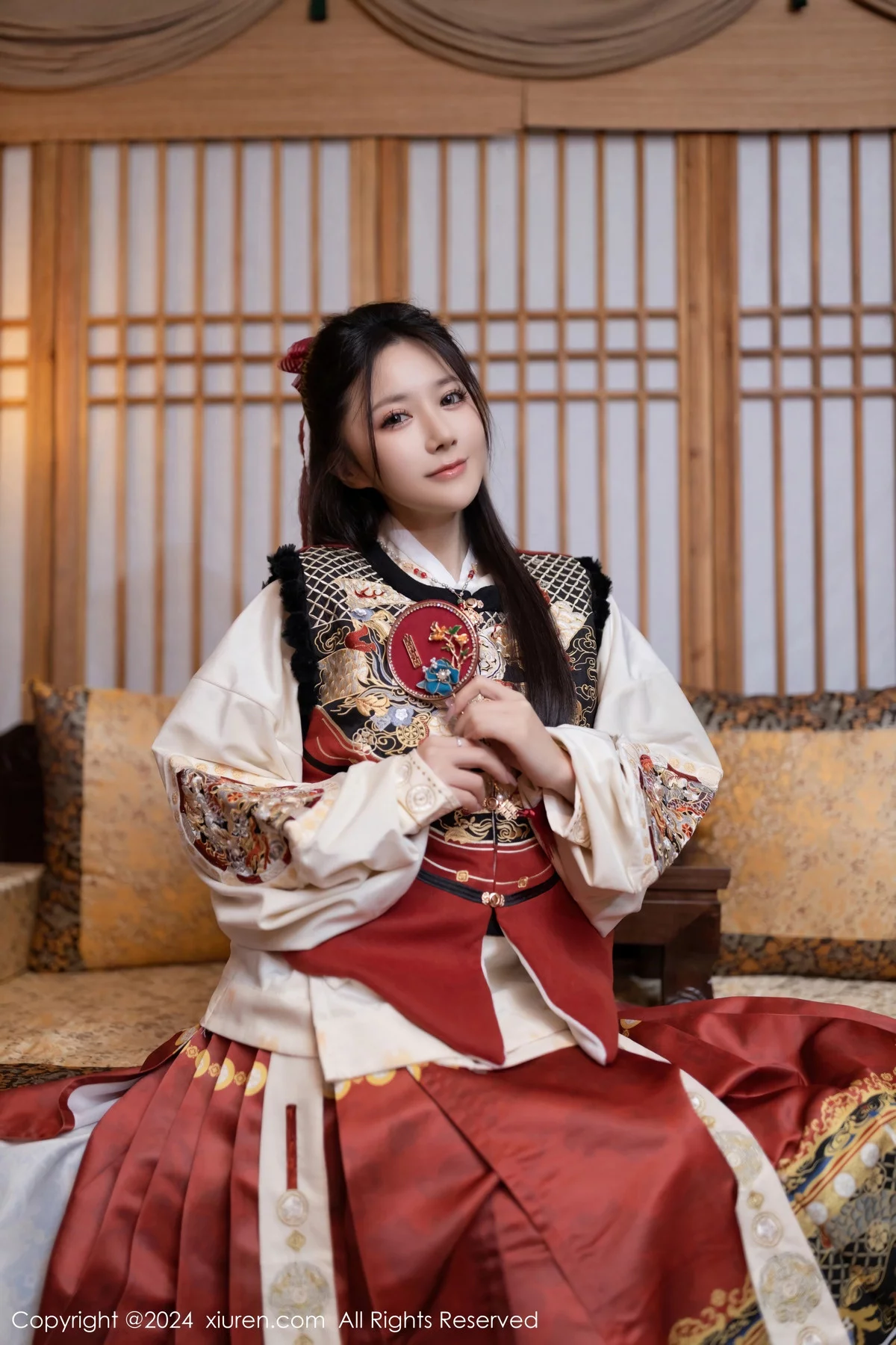[XiuRen秀人网]No.8095_模特鱼子酱Fish贺新春主题红色服饰露红布兜秀曼妙身姿诱惑写真80P
