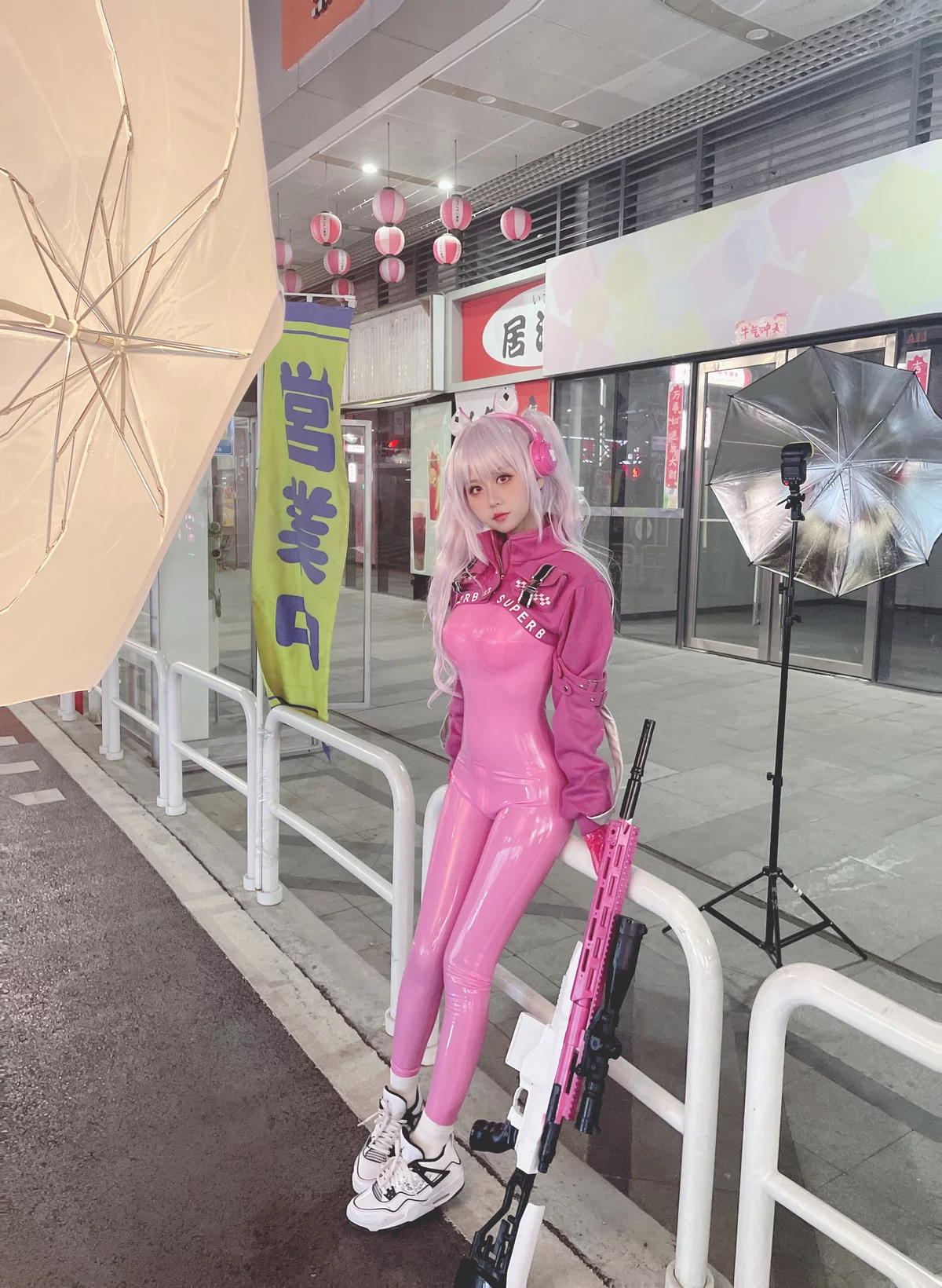 阳光美少女萌芽儿o0爱丽丝主题户外性感粉红连体衣紧身秀凹凸身材撩人诱惑写真108P