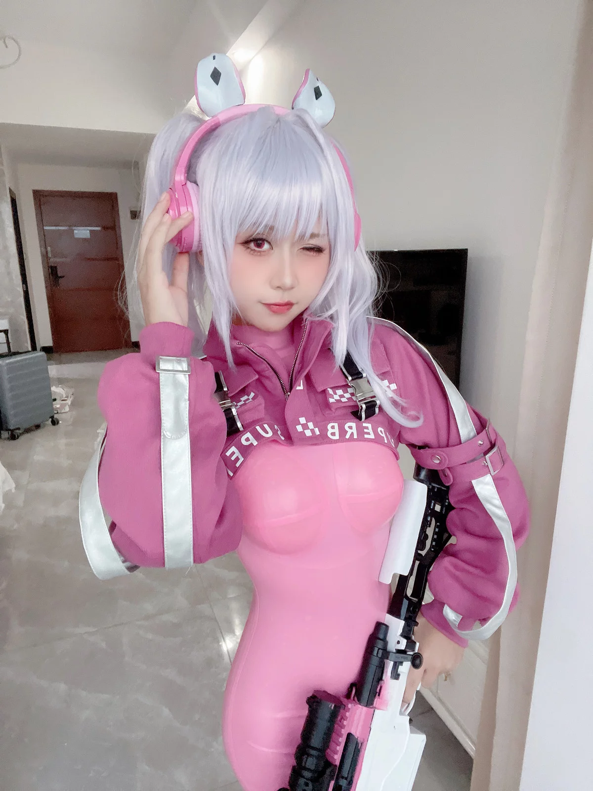 阳光美少女萌芽儿o0爱丽丝主题户外性感粉红连体衣紧身秀凹凸身材撩人诱惑写真108P