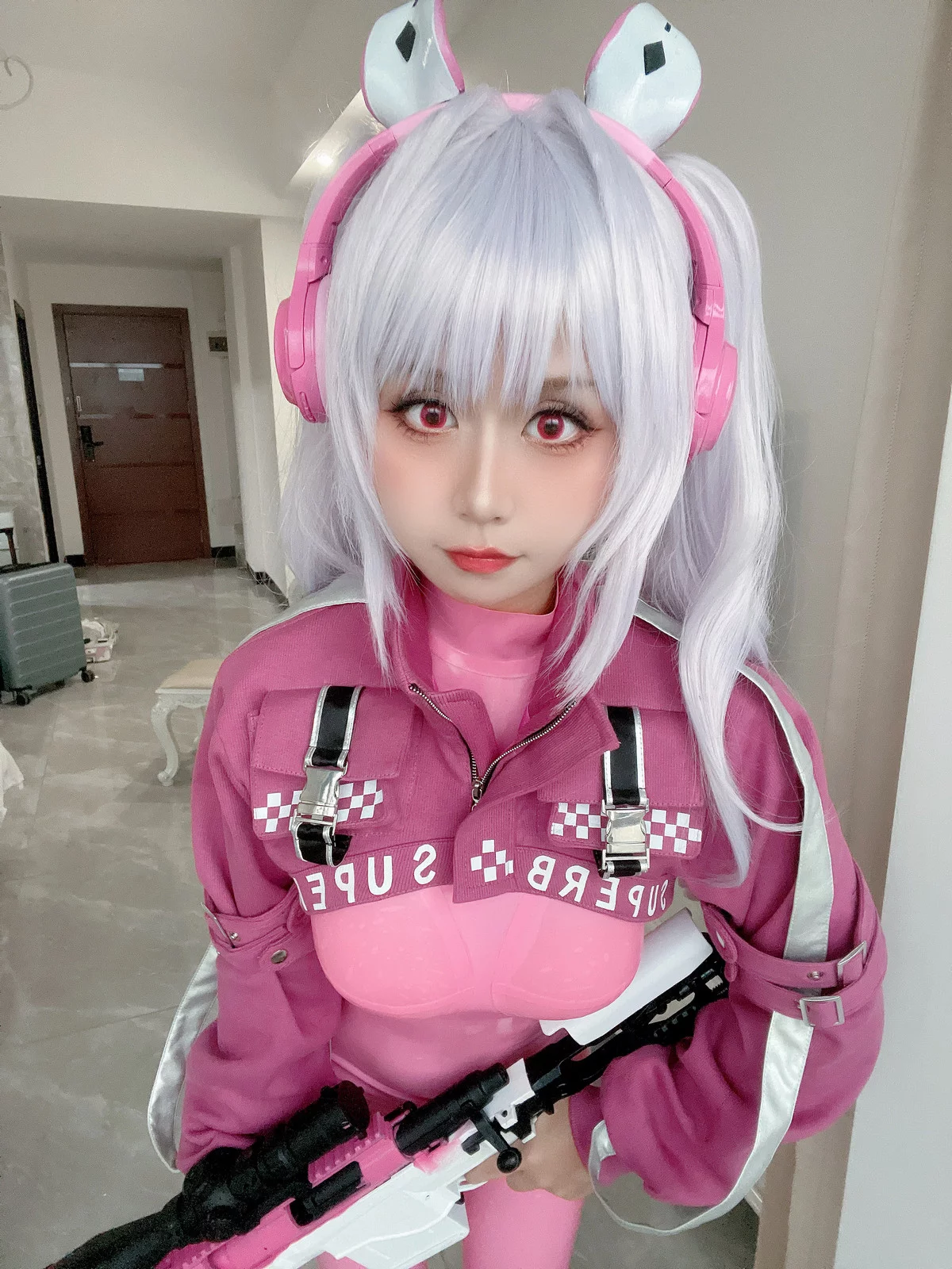 阳光美少女萌芽儿o0爱丽丝主题户外性感粉红连体衣紧身秀凹凸身材撩人诱惑写真108P