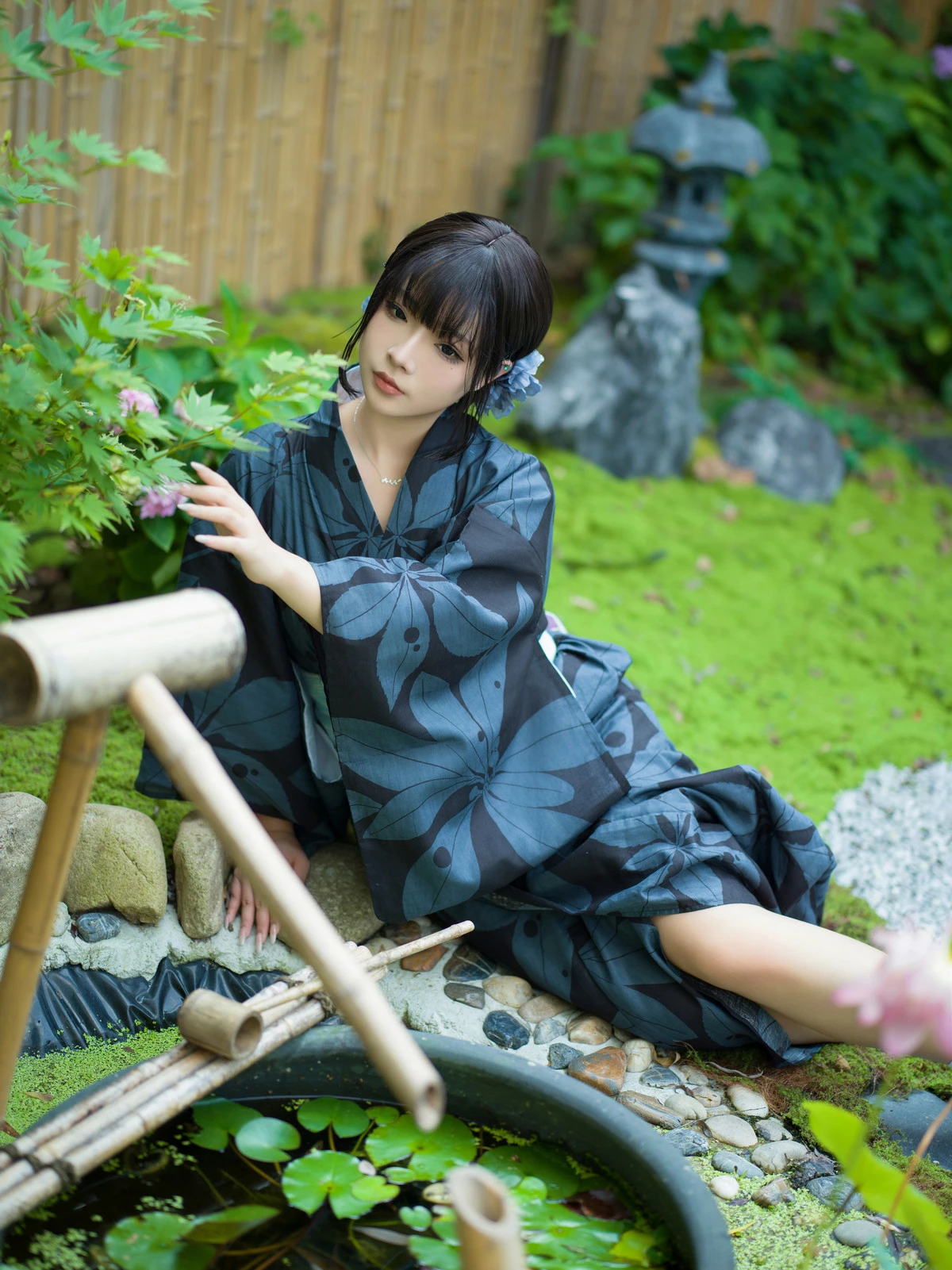 网络美女yuuhui玉汇庭院里的宠儿主题户外性感和服露黑色蕾丝内衣秀翘臀美腿诱惑写真117P