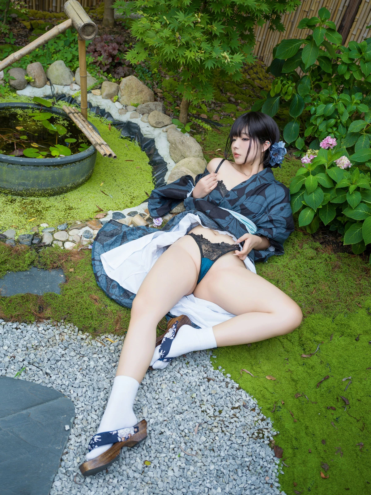 网络美女yuuhui玉汇庭院里的宠儿主题户外性感和服露黑色蕾丝内衣秀翘臀美腿诱惑写真117P