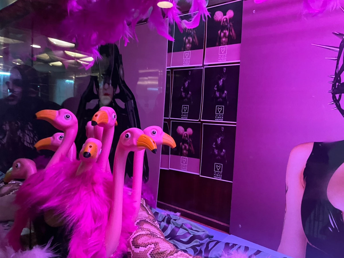 网络美女软妹摇摇乐彩色服饰主题私房性感三点式粉红皮质内衣配丝袜秀美腿诱惑写真134P