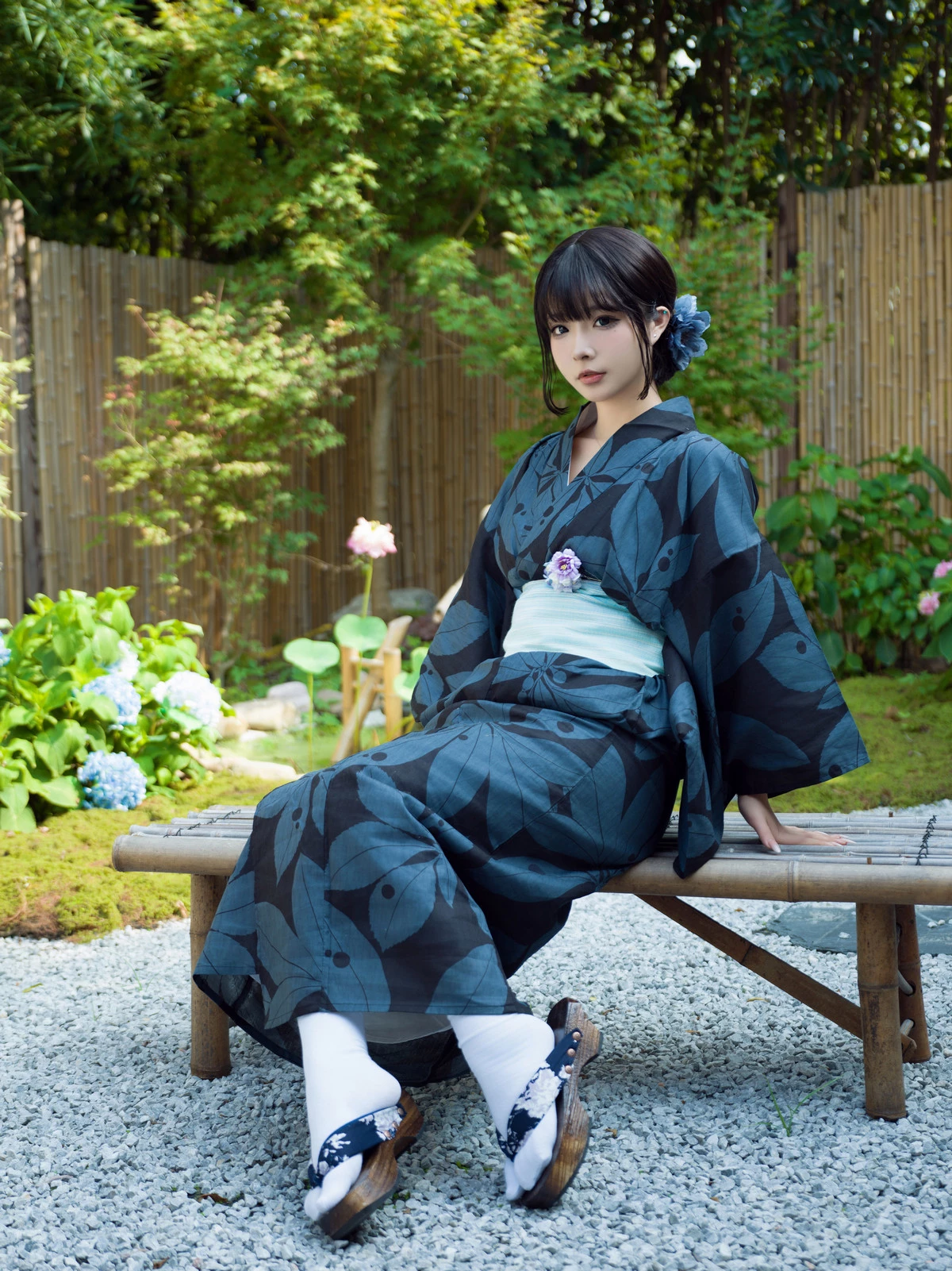 网络美女yuuhui玉汇庭院里的宠儿主题户外性感和服露黑色蕾丝内衣秀翘臀美腿诱惑写真117P