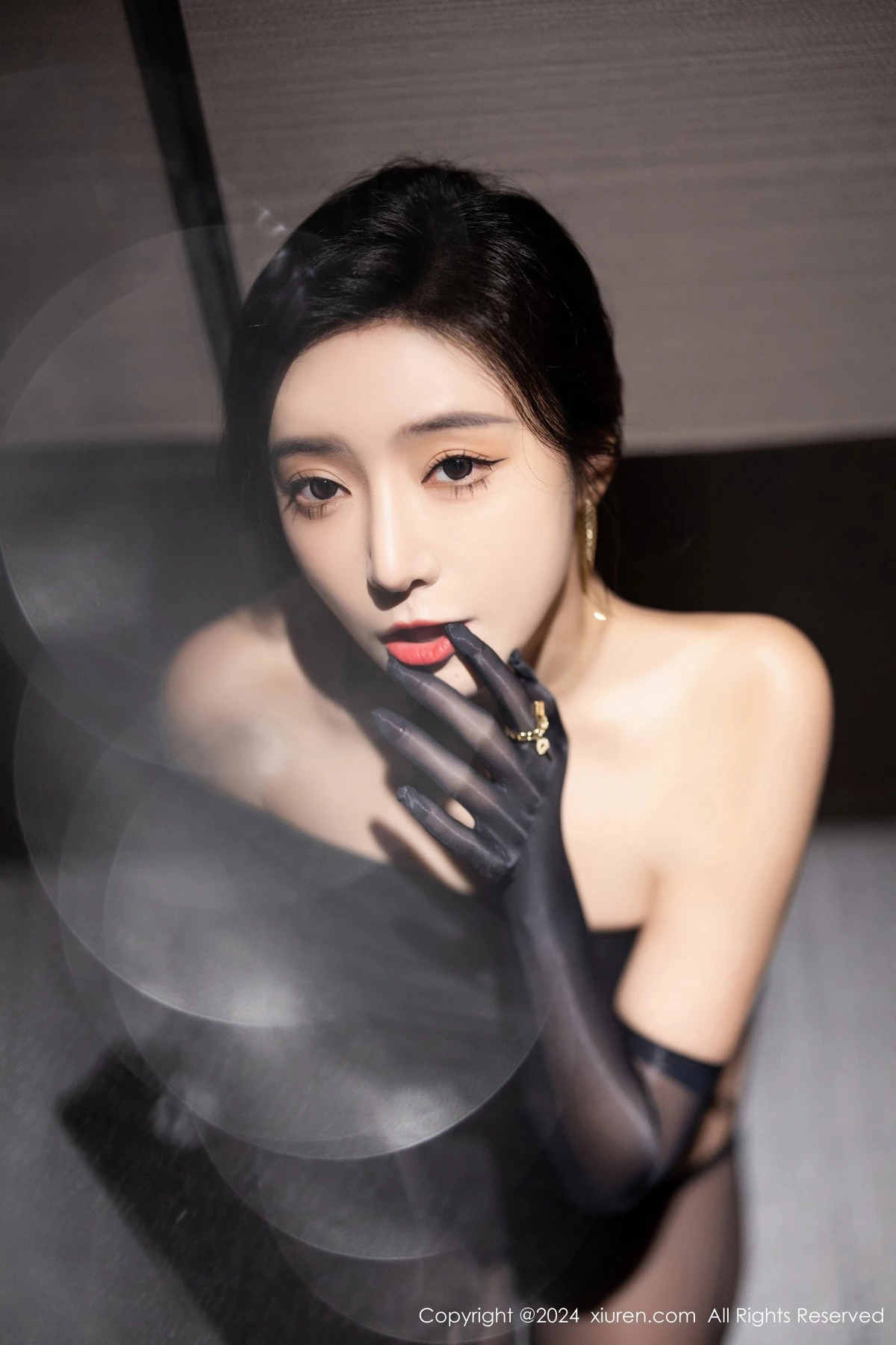 XiuRen第8194期_女神王馨瑶yanni黑色连衣长裙+黑色轻透情趣服饰惹火诱惑写真82P