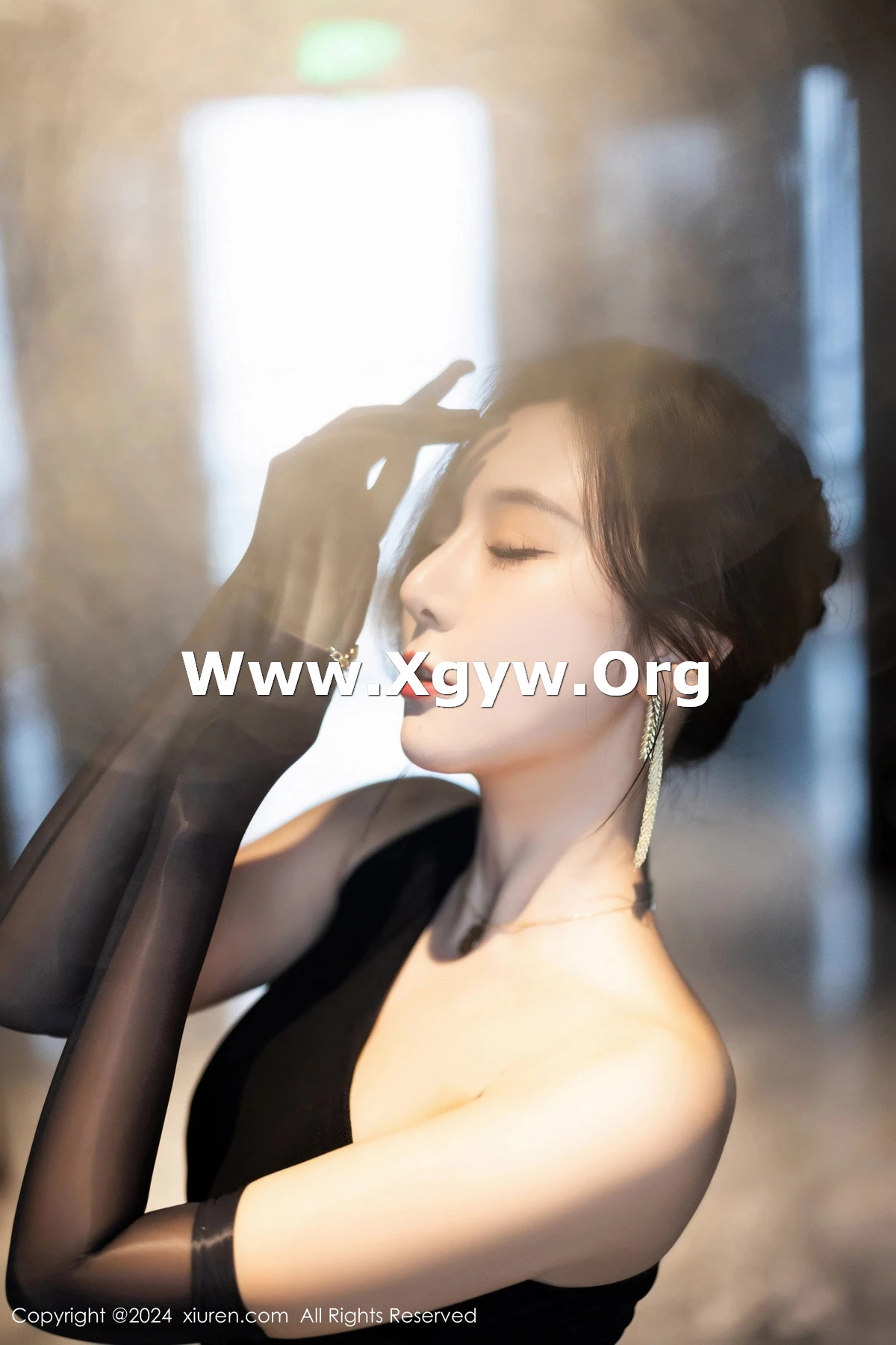 XiuRen第8194期_女神王馨瑶yanni黑色连衣长裙+黑色轻透情趣服饰惹火诱惑写真82P