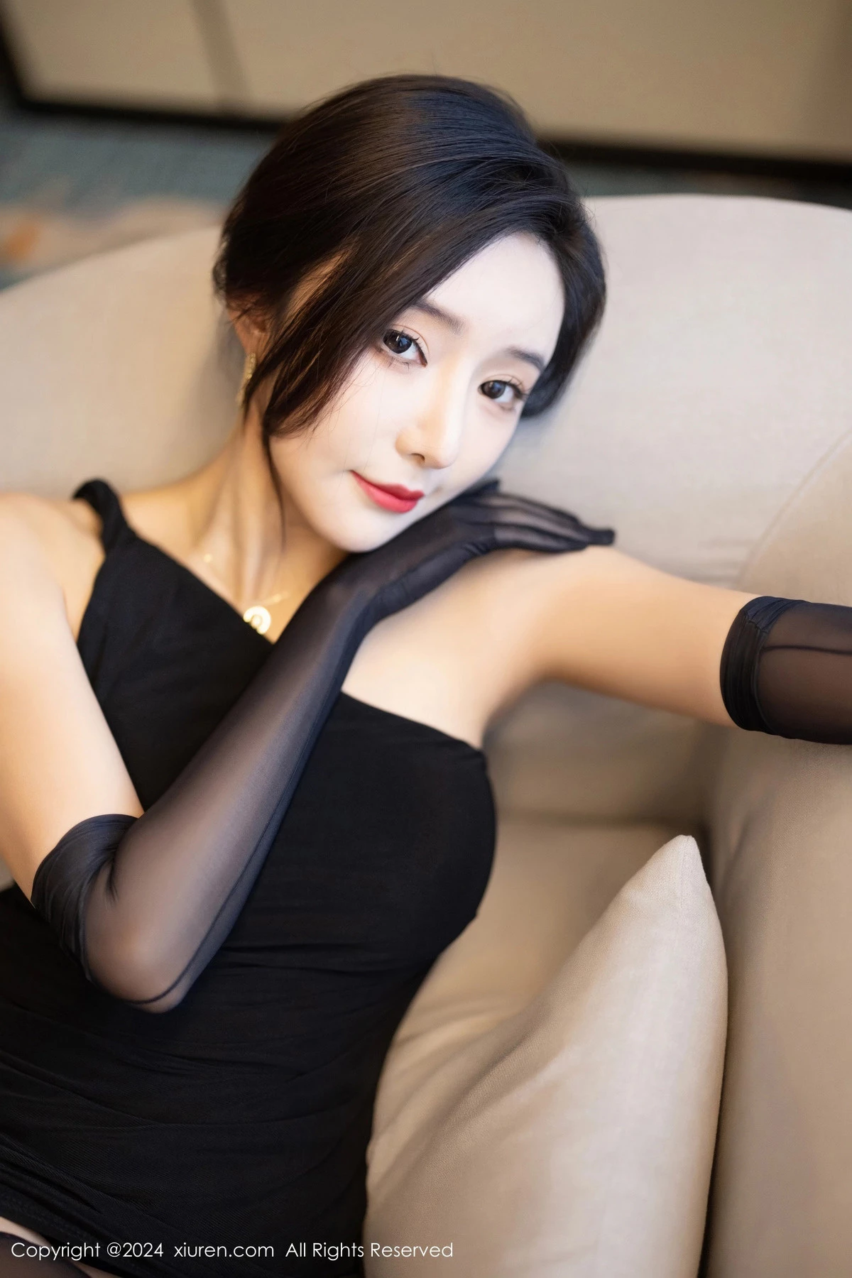 XiuRen第8194期_女神王馨瑶yanni黑色连衣长裙+黑色轻透情趣服饰惹火诱惑写真82P