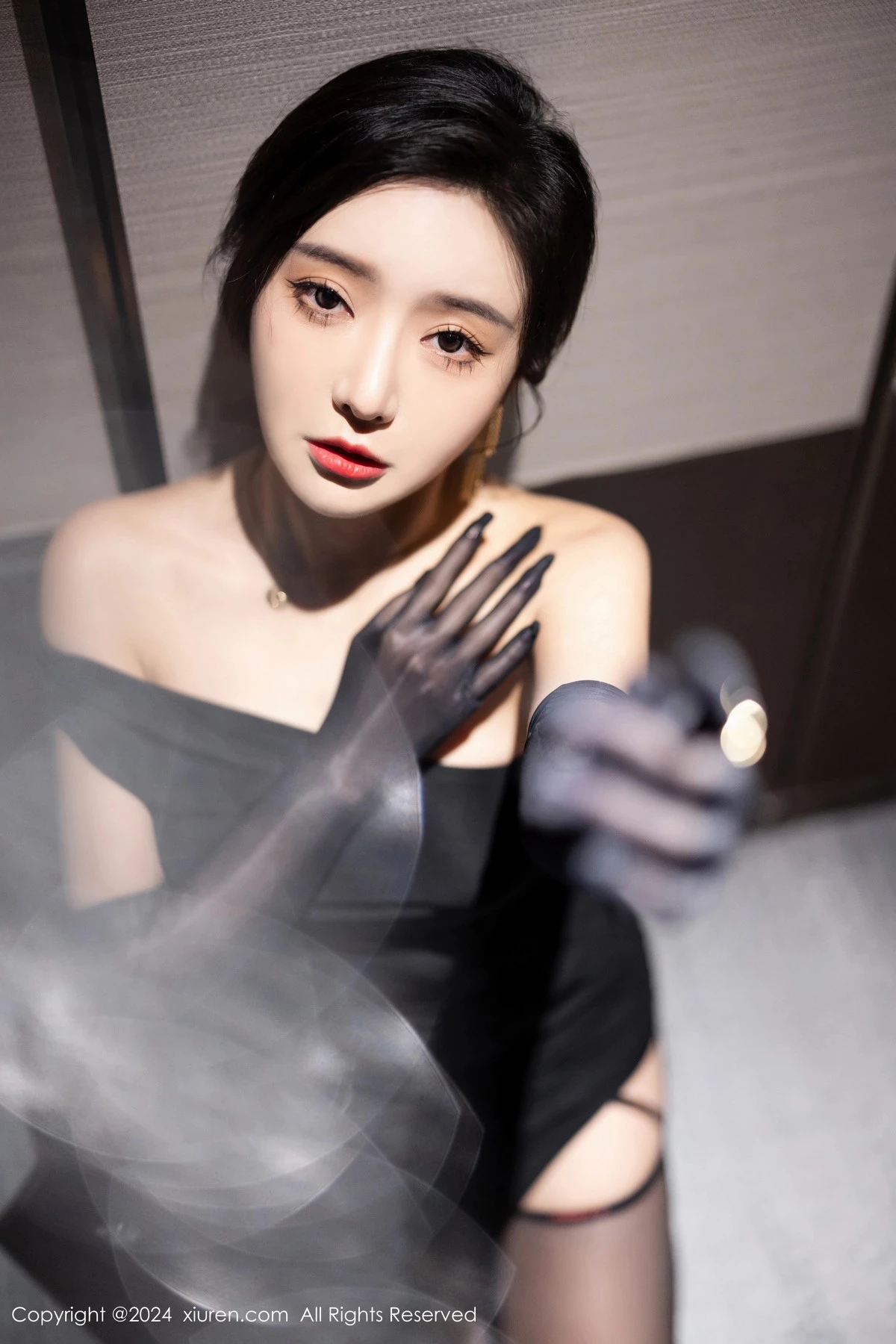 XiuRen第8194期_女神王馨瑶yanni黑色连衣长裙+黑色轻透情趣服饰惹火诱惑写真82P
