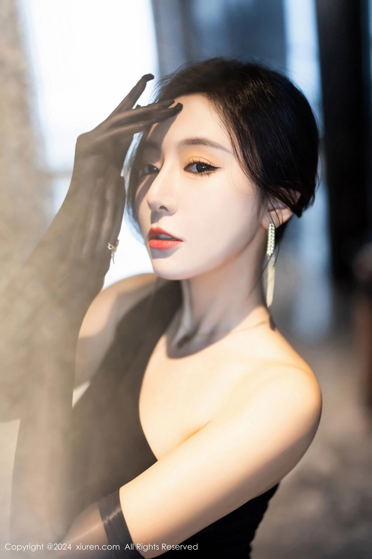 XiuRen第8194期_女神王馨瑶yanni黑色连衣长裙+黑色轻透情趣服饰惹火诱惑写真82P