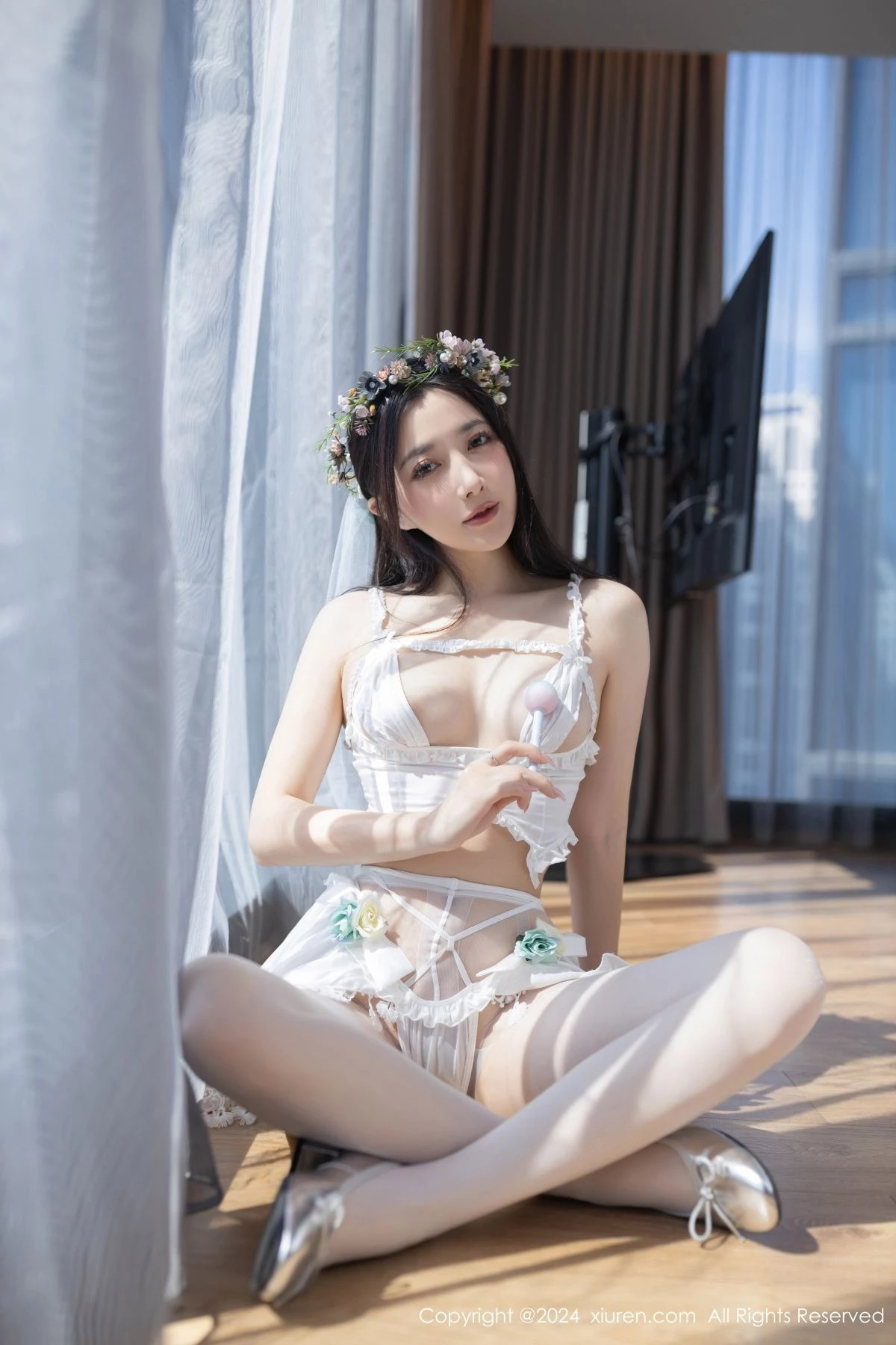 XiuRen第8201期_模特鱼子酱Fish泰国旅拍性感白色内衣配白丝袜秀曼妙身姿诱惑写真80P