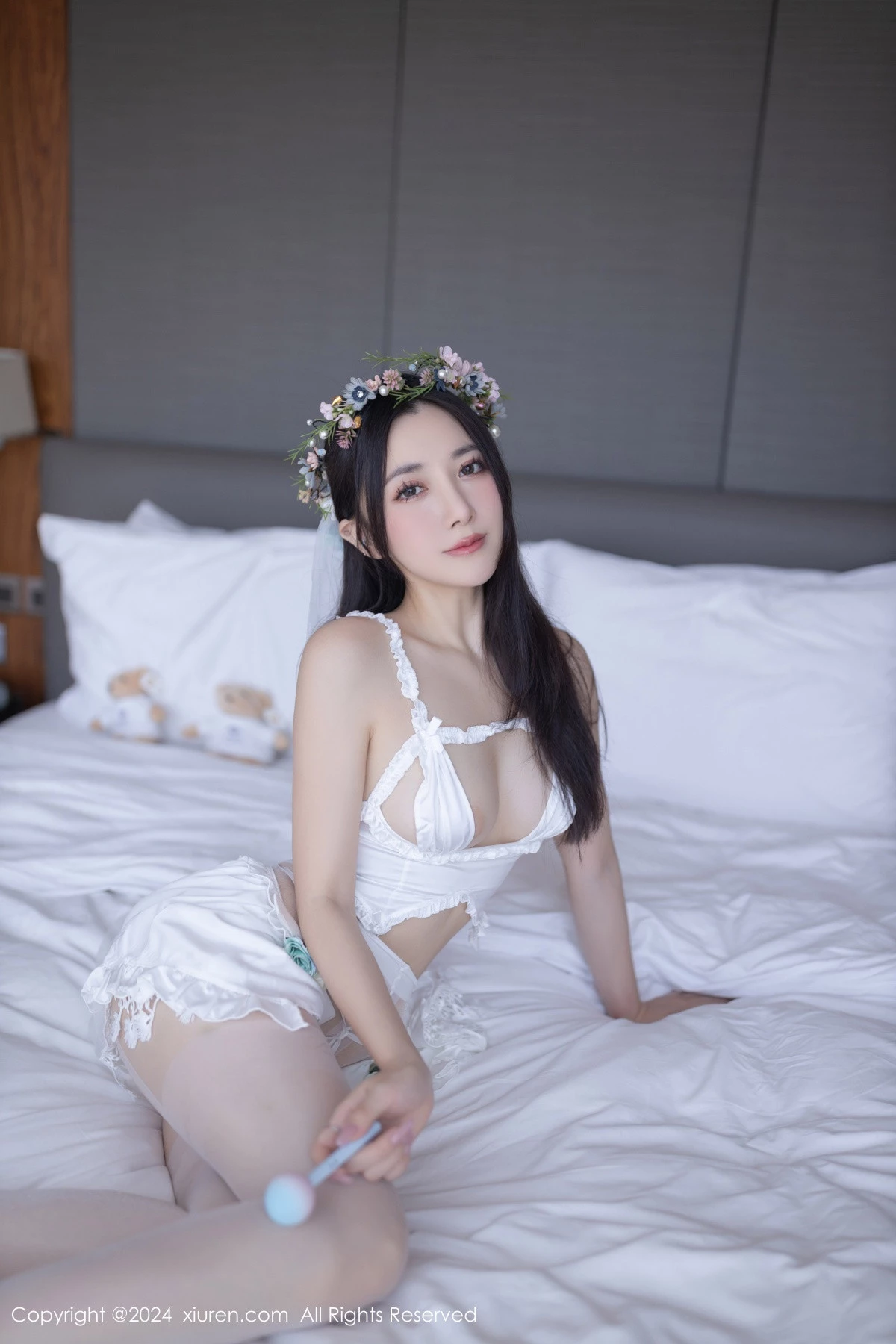 XiuRen第8201期_模特鱼子酱Fish泰国旅拍性感白色内衣配白丝袜秀曼妙身姿诱惑写真80P