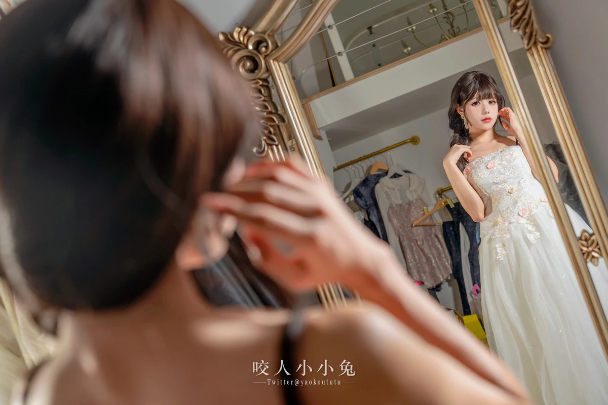 颜值博主咬一口兔娘婚前最后一夜主题私房性感黑色蕾丝内衣配黑丝袜秀惹火身材诱惑写真75P
