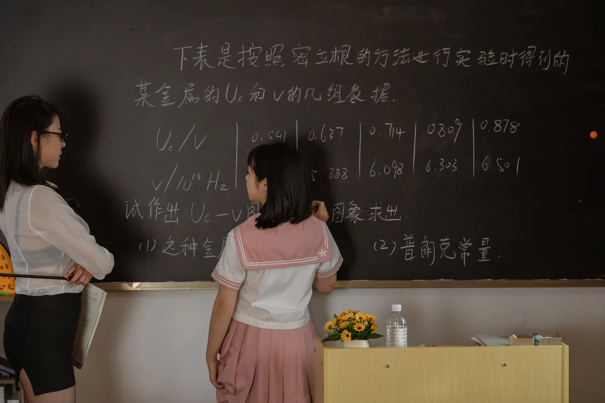 萌妹奈汐酱nice放学后的补习主题学生与老师剧情性感制服配丝袜秀完美身材诱惑写真72P