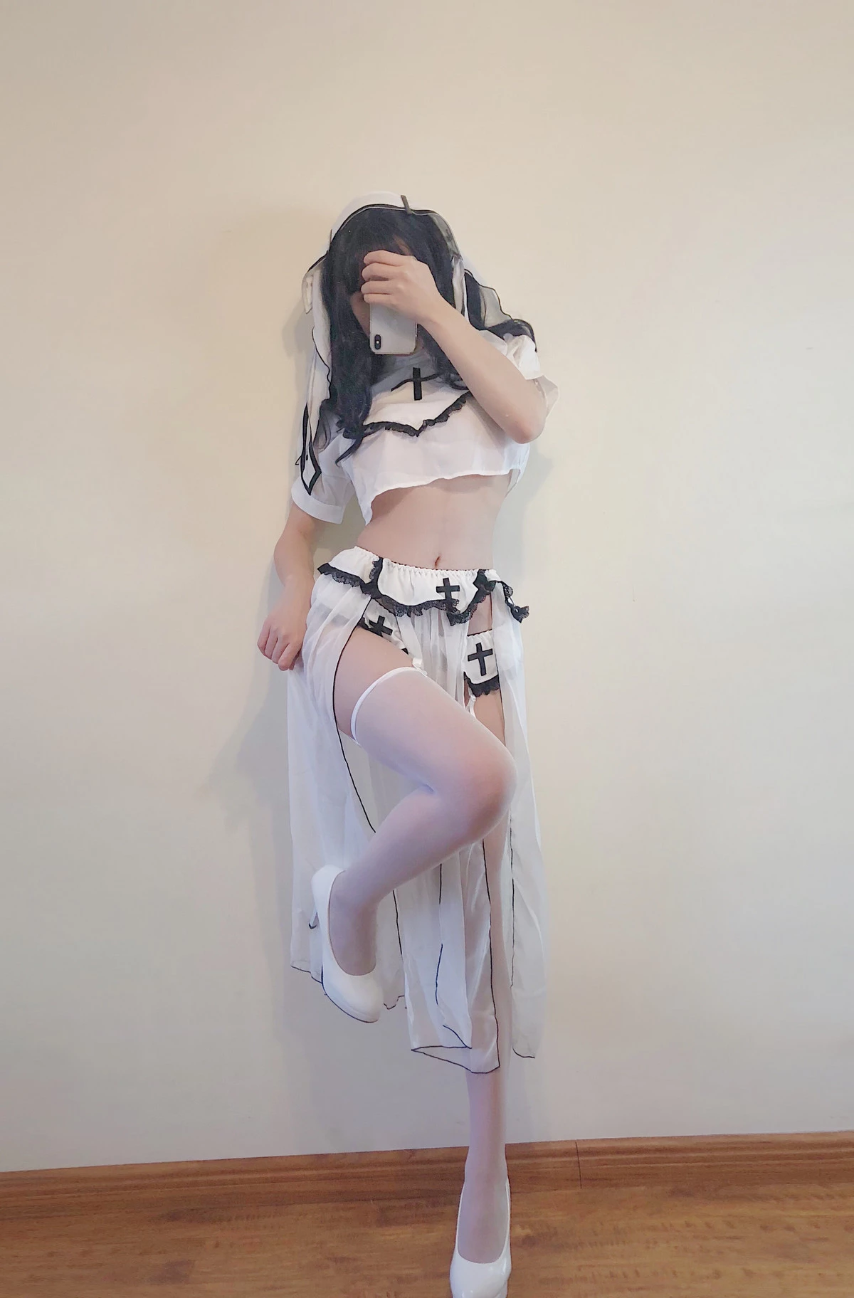 动漫博主小仓千代w白色修女服自拍主题自拍系列性感修女服饰配白丝袜秀美腿诱惑写真53P