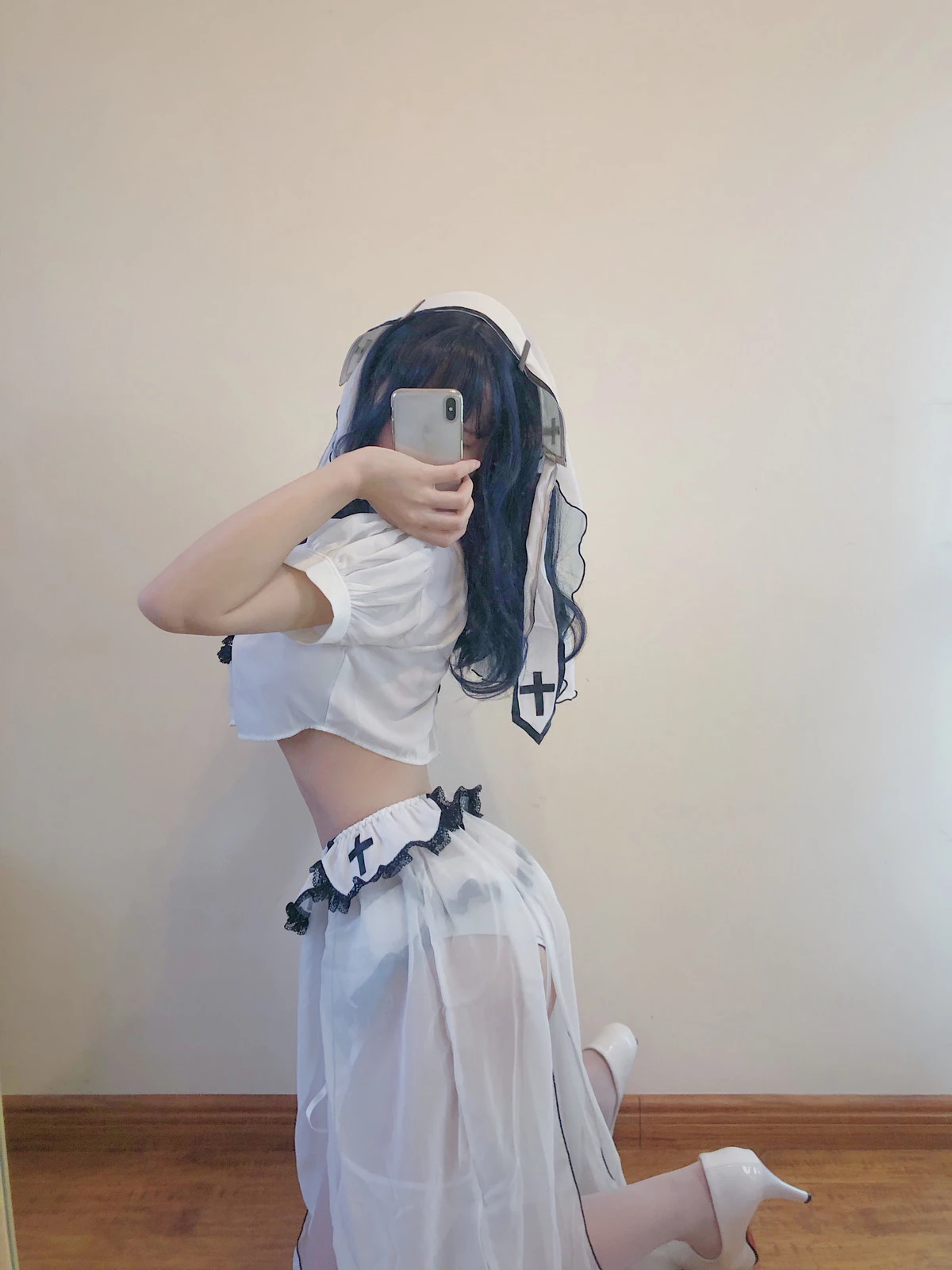 动漫博主小仓千代w白色修女服自拍主题自拍系列性感修女服饰配白丝袜秀美腿诱惑写真53P