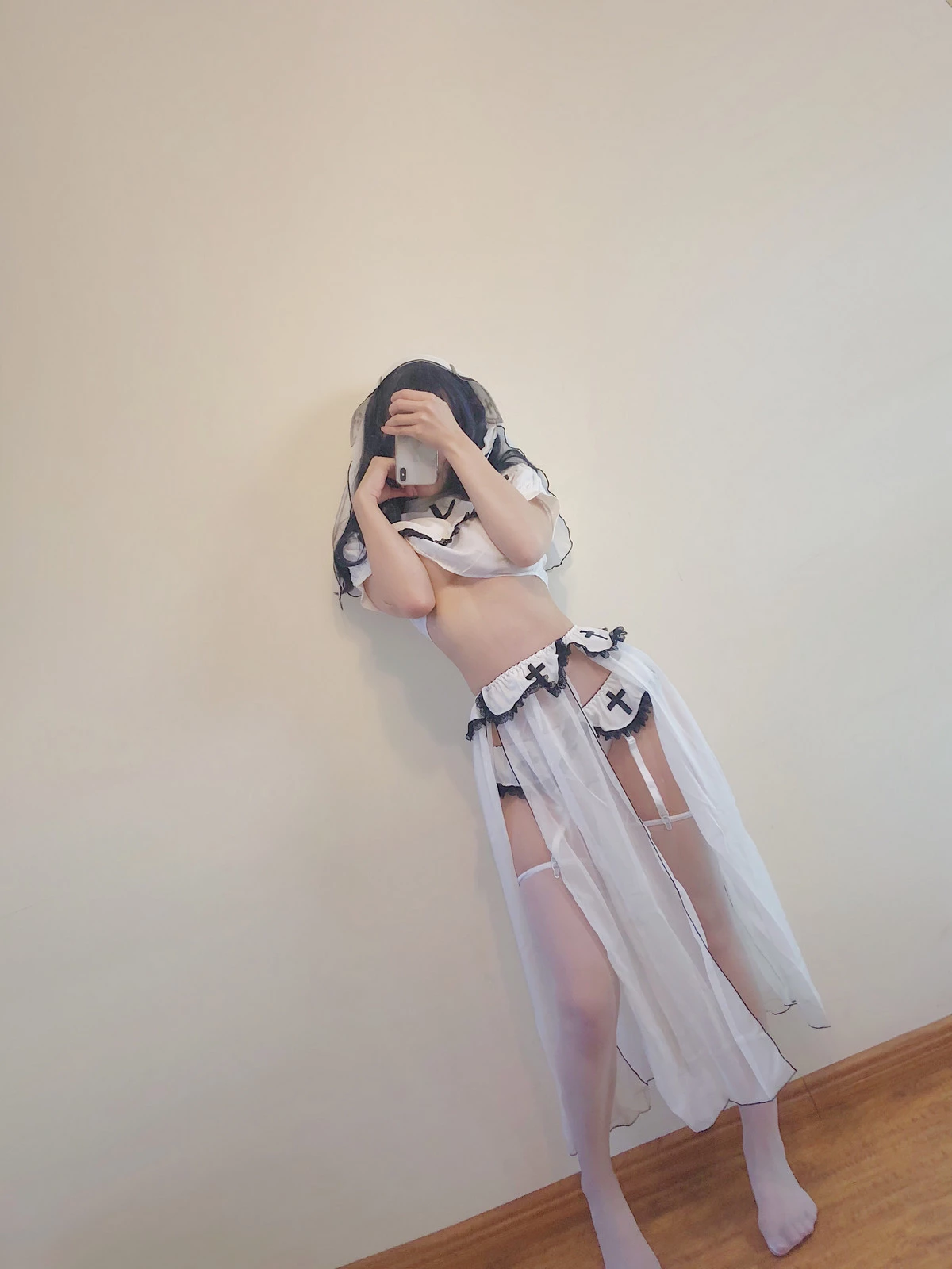 动漫博主小仓千代w白色修女服自拍主题自拍系列性感修女服饰配白丝袜秀美腿诱惑写真53P