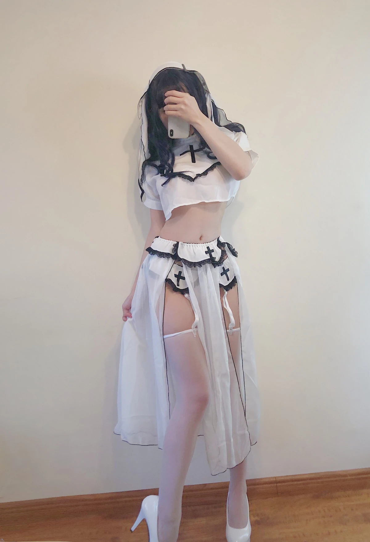 动漫博主小仓千代w白色修女服自拍主题自拍系列性感修女服饰配白丝袜秀美腿诱惑写真53P