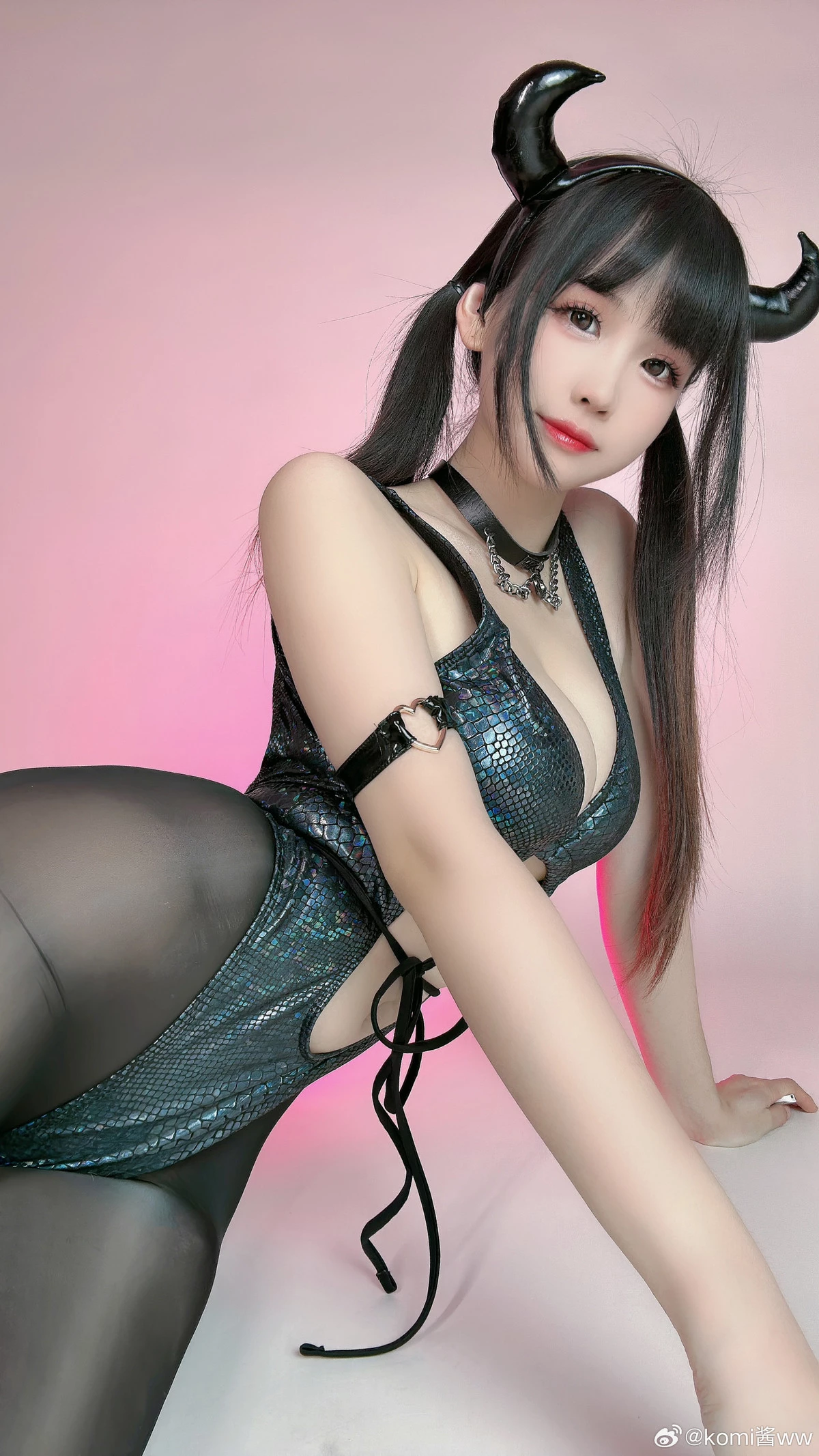 网络美女miko酱ww微博付费合集1主题性感蜘蛛侠服饰+内衣系列秀完美身材迷人诱惑写真360P