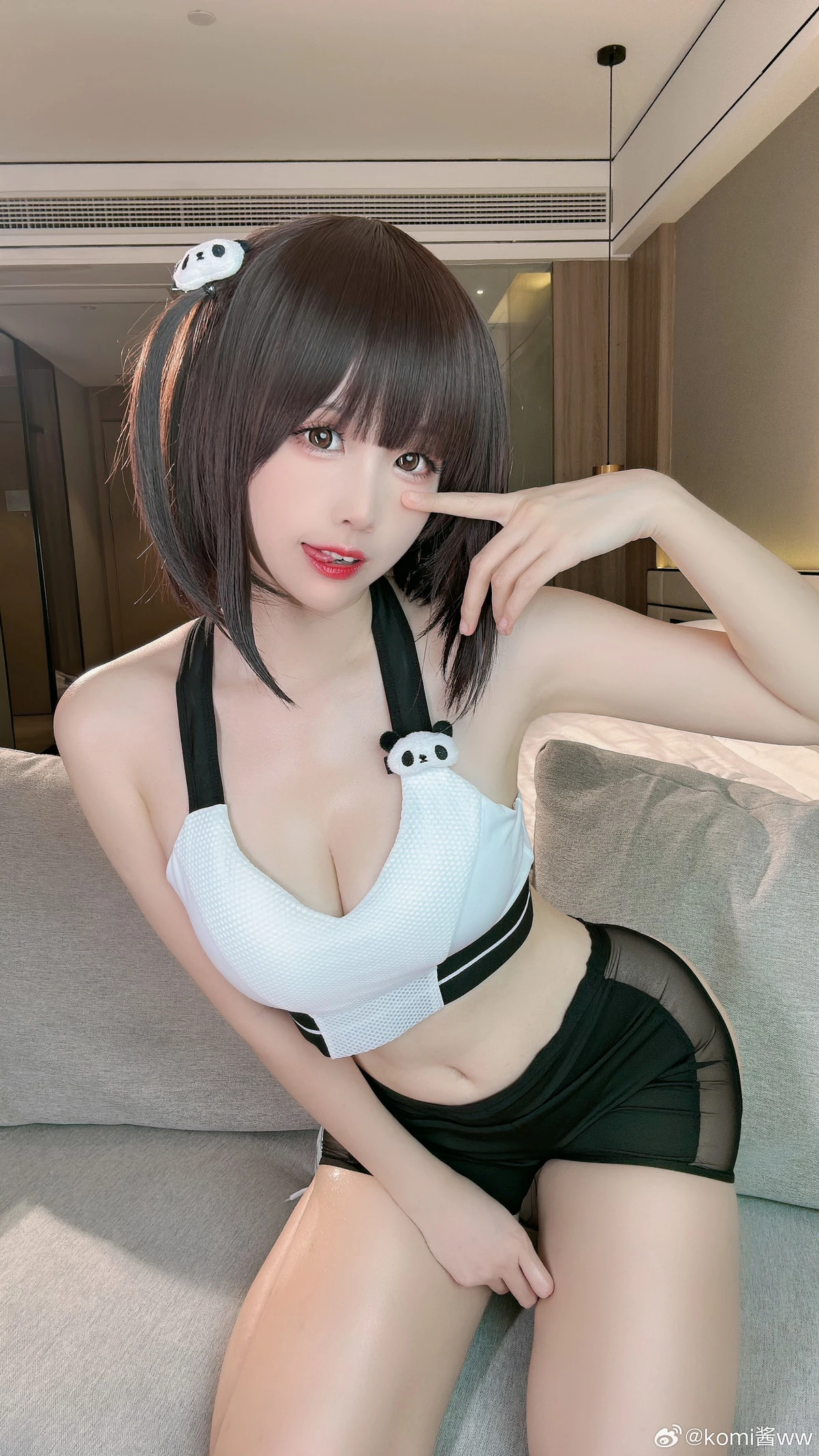 网络美女miko酱ww微博付费合集1主题性感蜘蛛侠服饰+内衣系列秀完美身材迷人诱惑写真360P