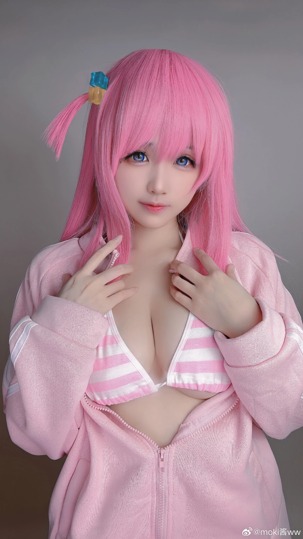 网络美女miko酱ww微博付费合集1主题性感蜘蛛侠服饰+内衣系列秀完美身材迷人诱惑写真360P
