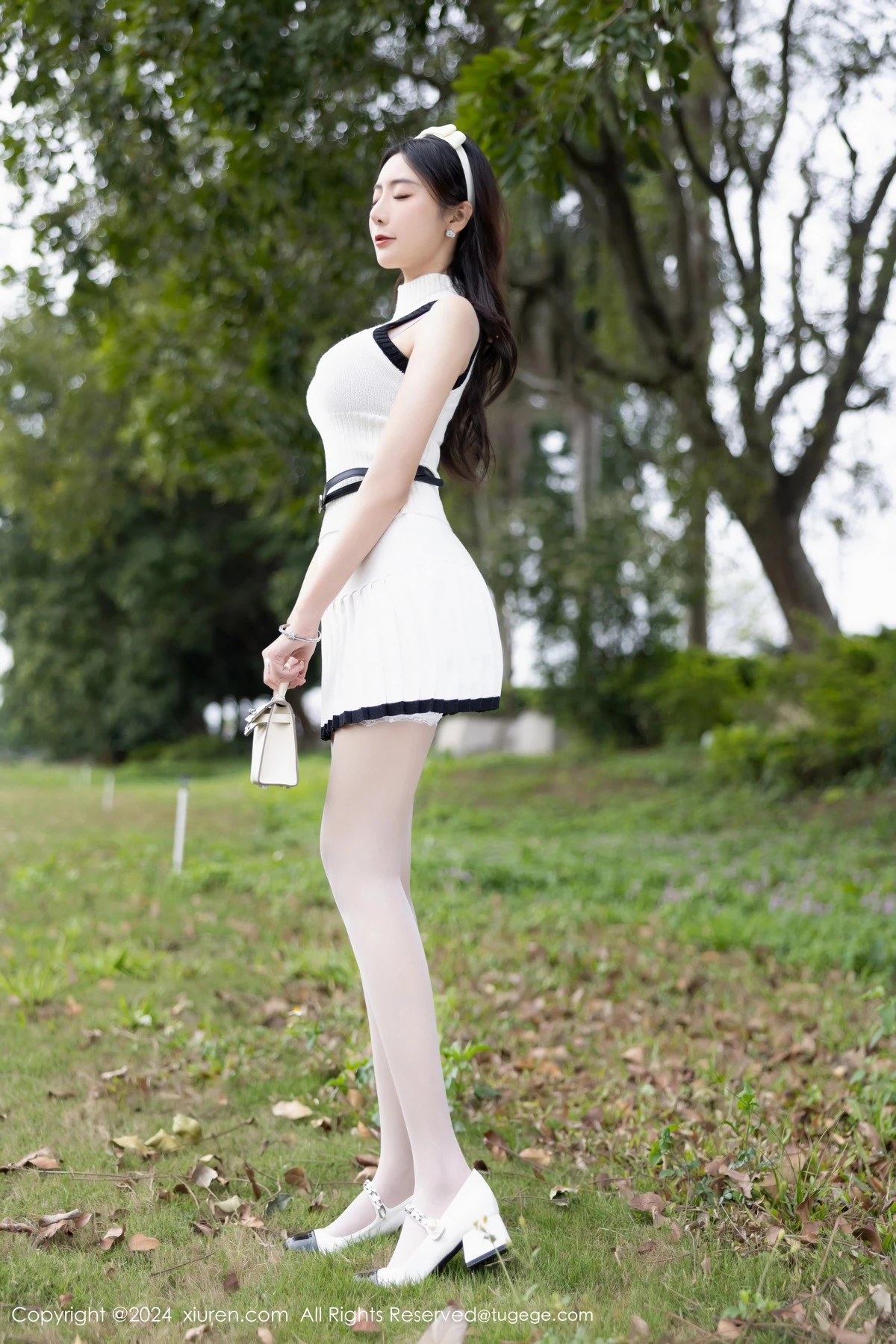 XiuRen第8334期_女神王馨瑶yanni白色连衣短裙露粉色内衣配白丝袜完美诱惑写真80P