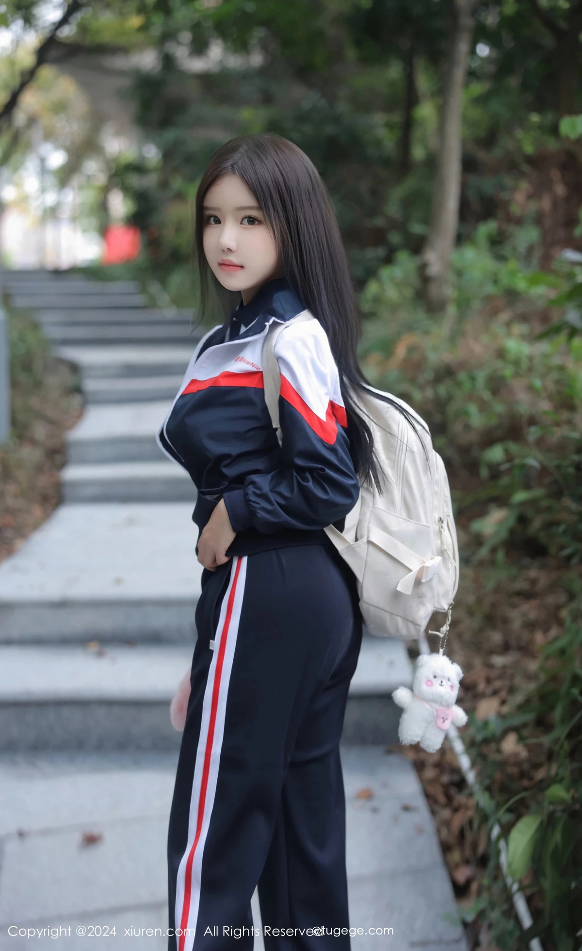 XiuRen第8335期_模特小薯条nienie户外性感学生运动装露超薄肉丝撩人诱惑写真88P
