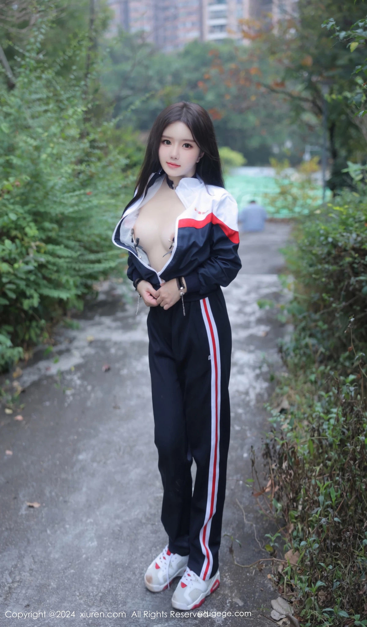 XiuRen第8335期_模特小薯条nienie户外性感学生运动装露超薄肉丝撩人诱惑写真88P