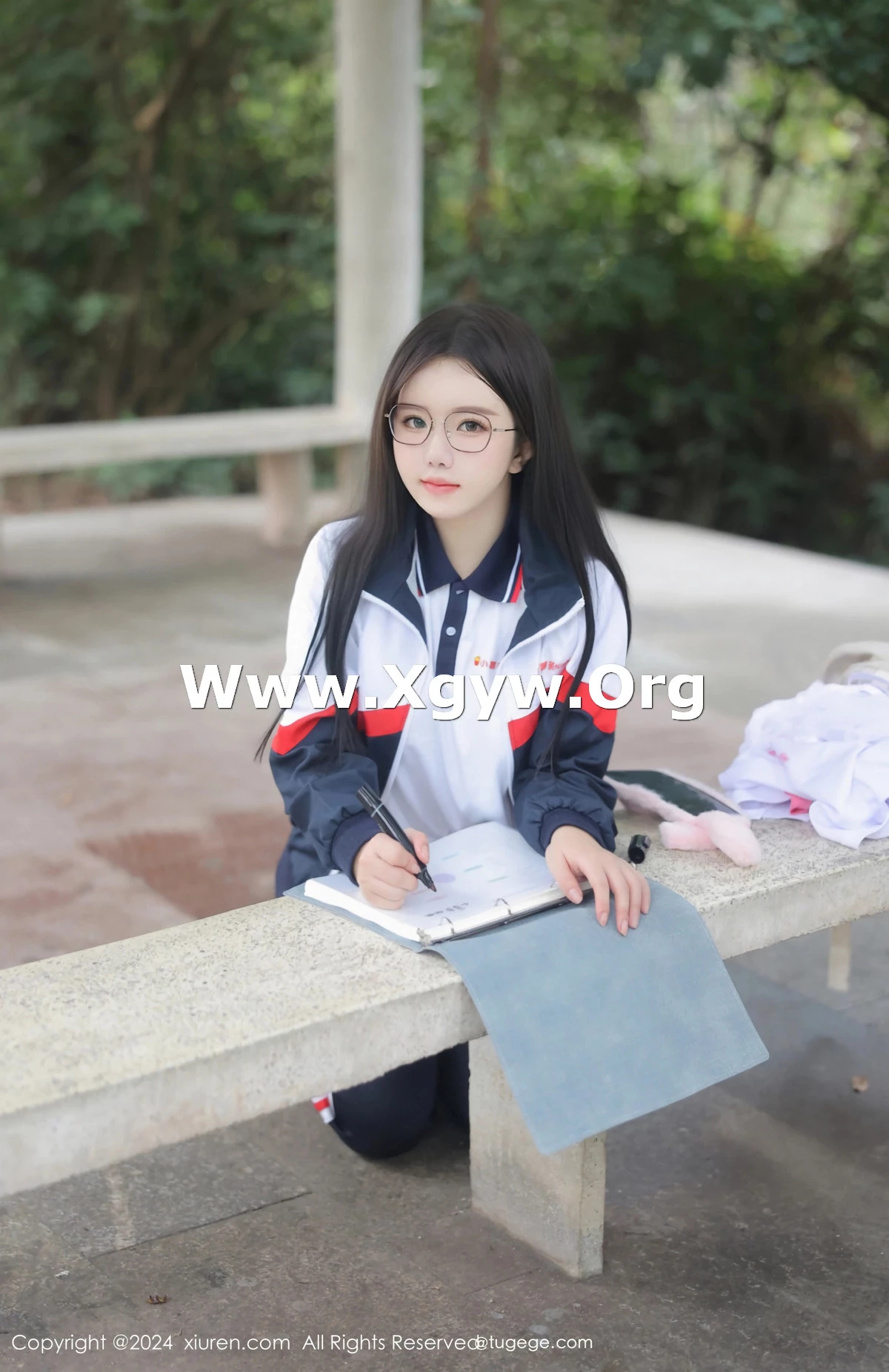 XiuRen第8335期_模特小薯条nienie户外性感学生运动装露超薄肉丝撩人诱惑写真88P