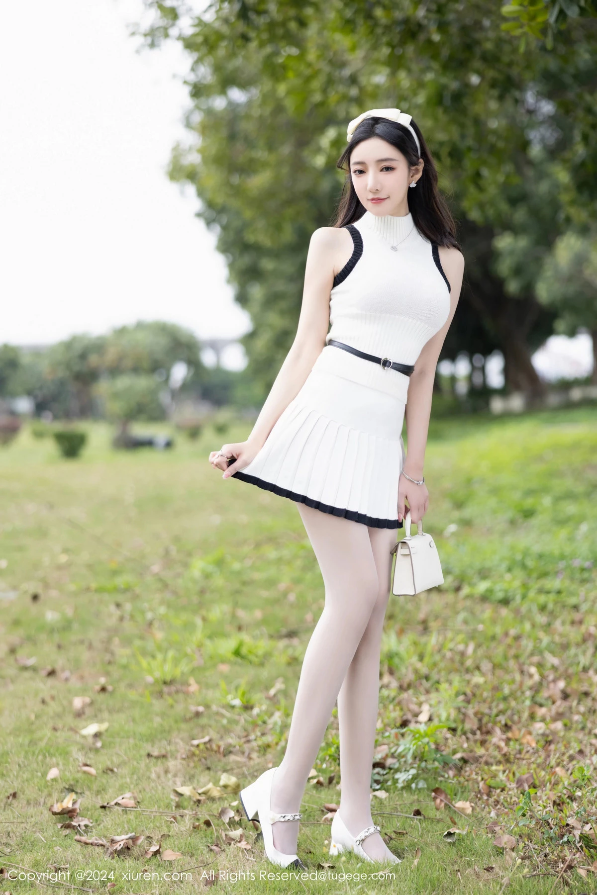 XiuRen第8334期_女神王馨瑶yanni白色连衣短裙露粉色内衣配白丝袜完美诱惑写真80P