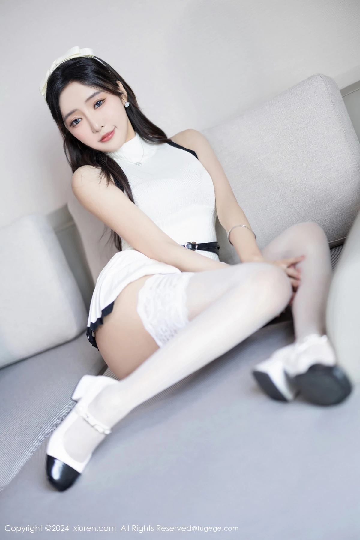 XiuRen第8334期_女神王馨瑶yanni白色连衣短裙露粉色内衣配白丝袜完美诱惑写真80P