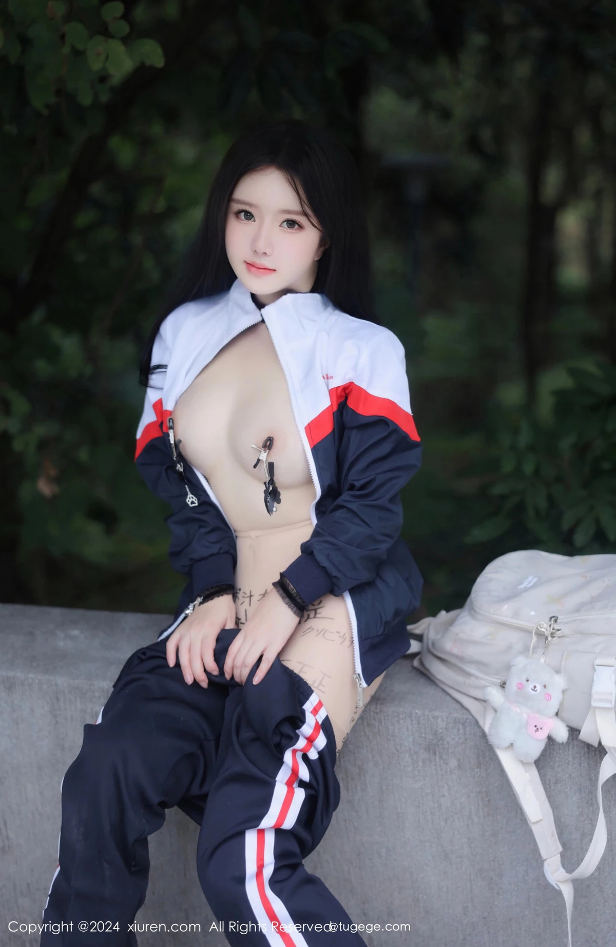 XiuRen第8335期_模特小薯条nienie户外性感学生运动装露超薄肉丝撩人诱惑写真88P