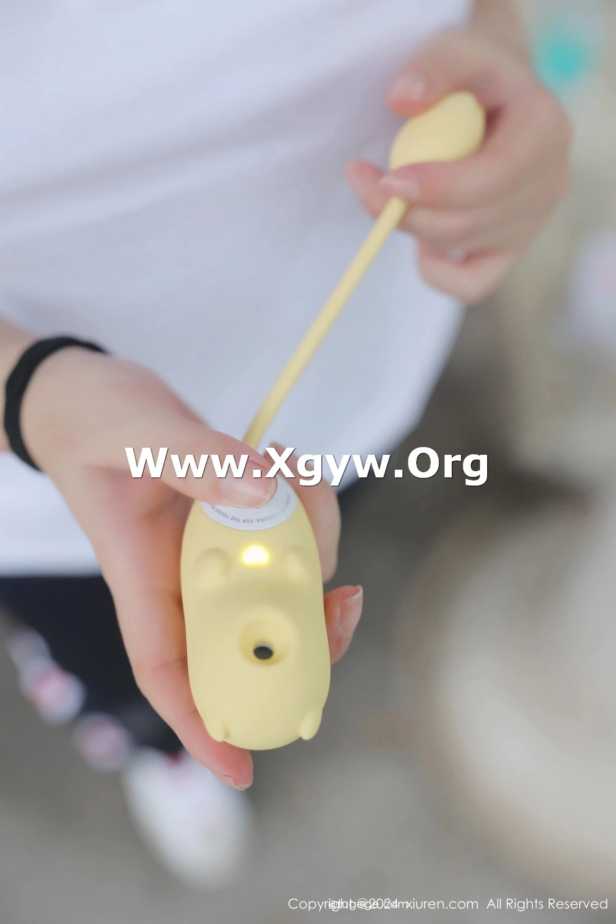 XiuRen第8335期_模特小薯条nienie户外性感学生运动装露超薄肉丝撩人诱惑写真88P