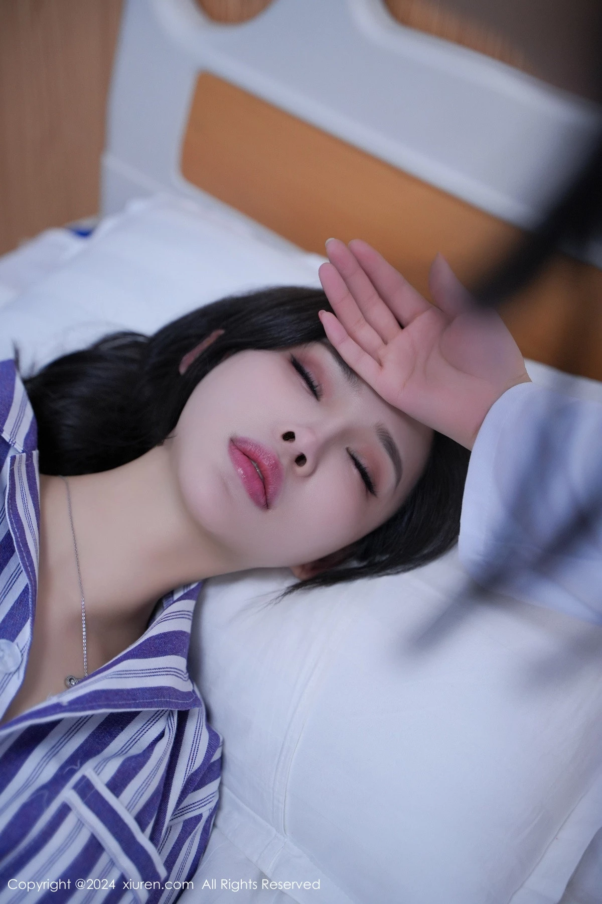 XiuRen第8346期_女神Carol周妍希X角色扮演患者服配开档肉丝秀丰满身材诱惑写真72P