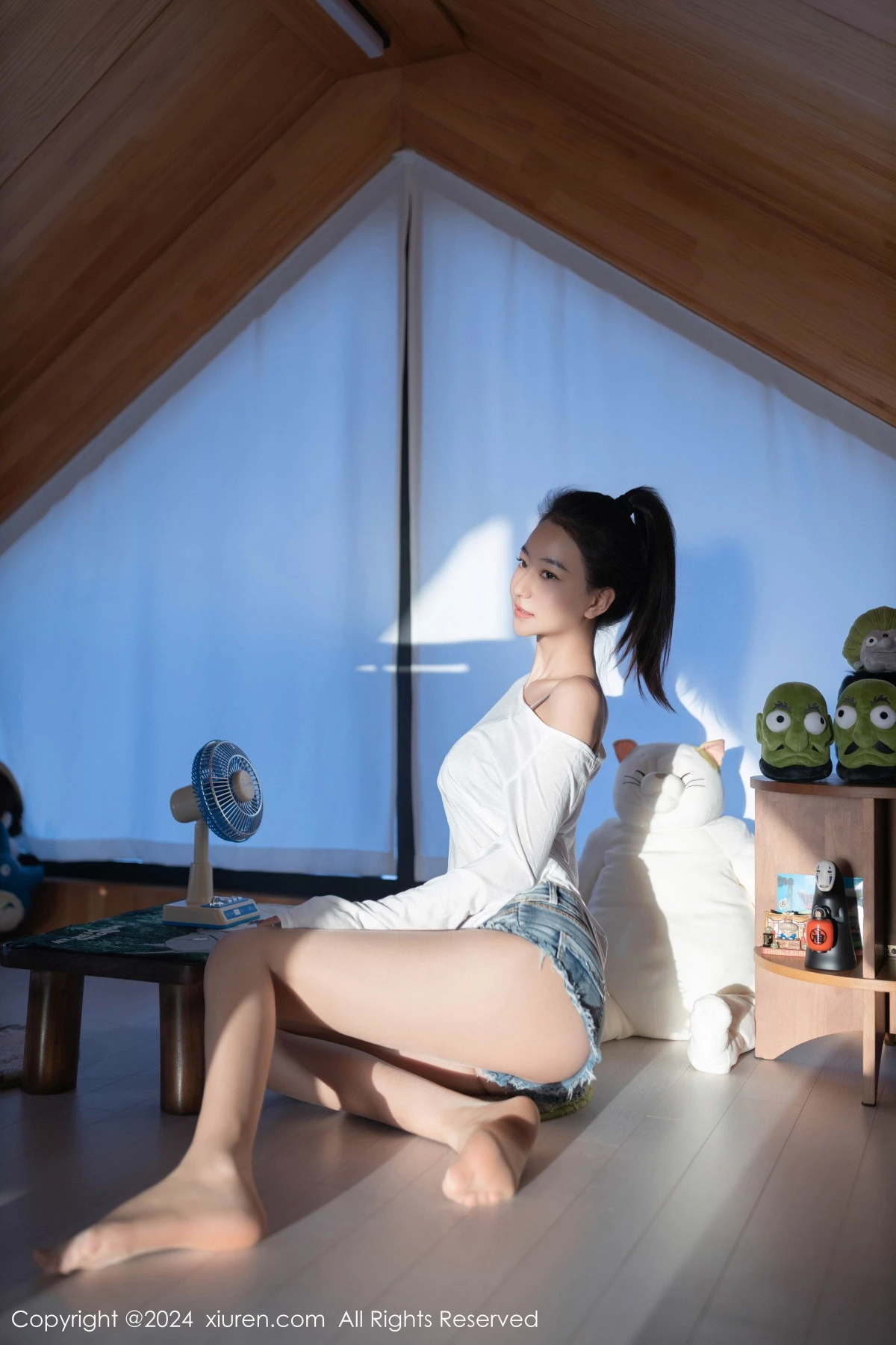 XiuRen第8345期_模特熊小诺性感白T露蕾丝内衣配开档肉丝秀曼妙身姿诱惑写真82P
