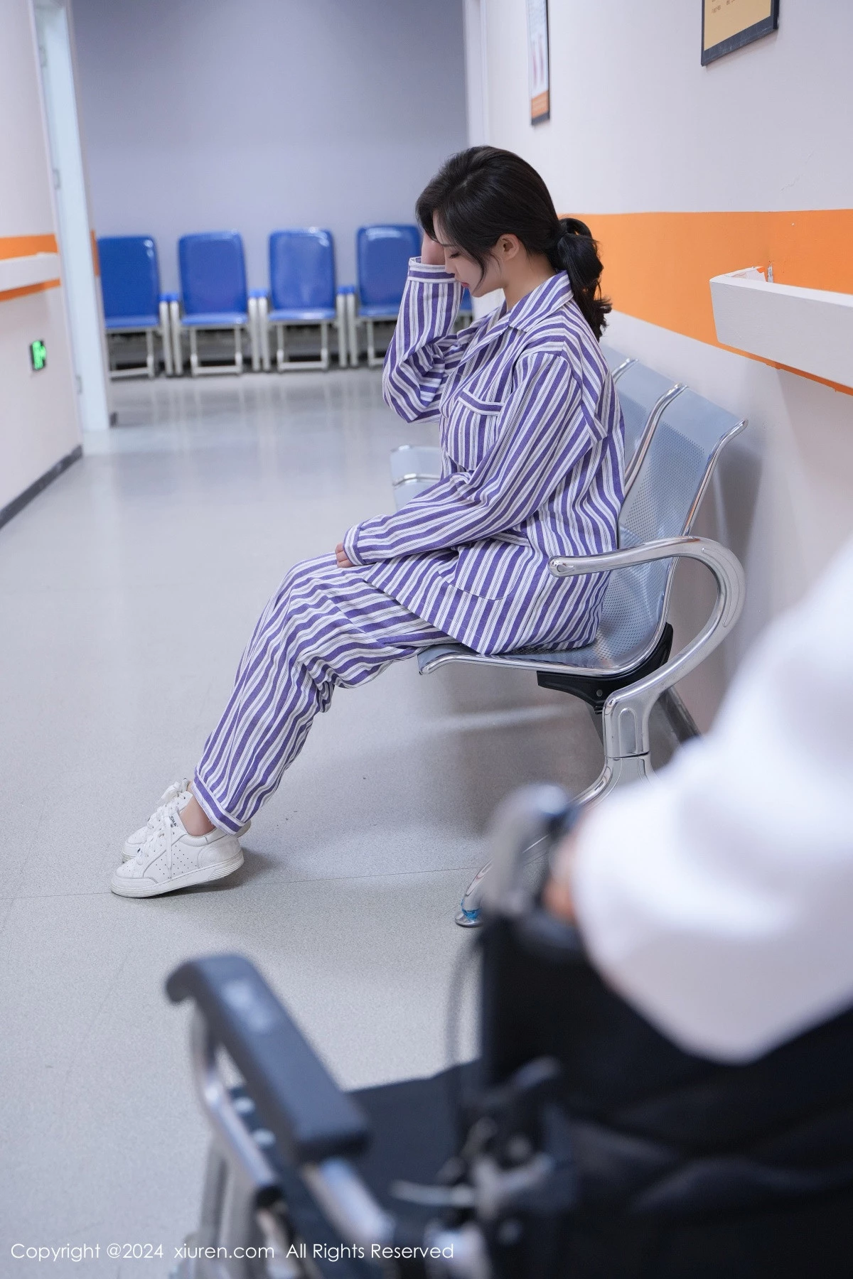 XiuRen第8346期_女神Carol周妍希X角色扮演患者服配开档肉丝秀丰满身材诱惑写真72P