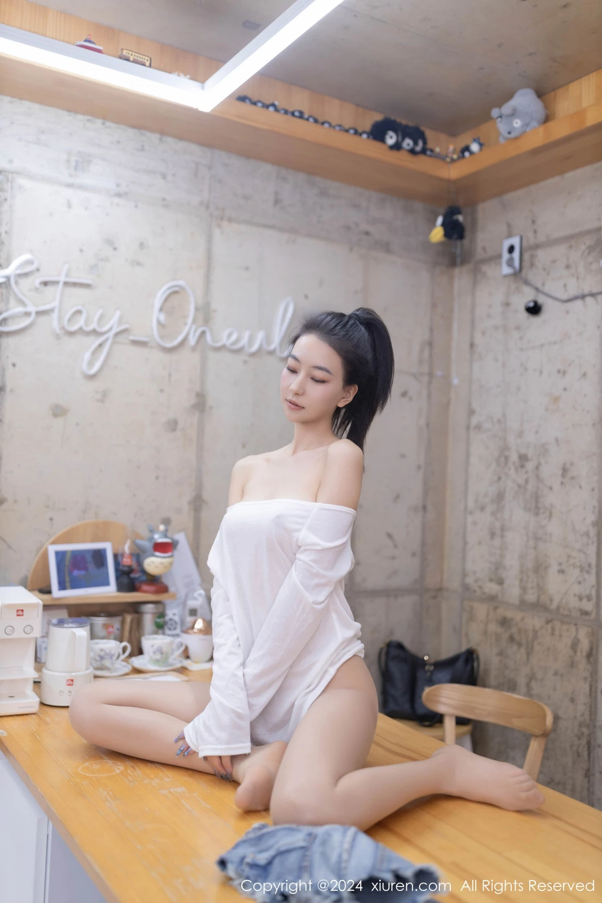 XiuRen第8345期_模特熊小诺性感白T露蕾丝内衣配开档肉丝秀曼妙身姿诱惑写真82P