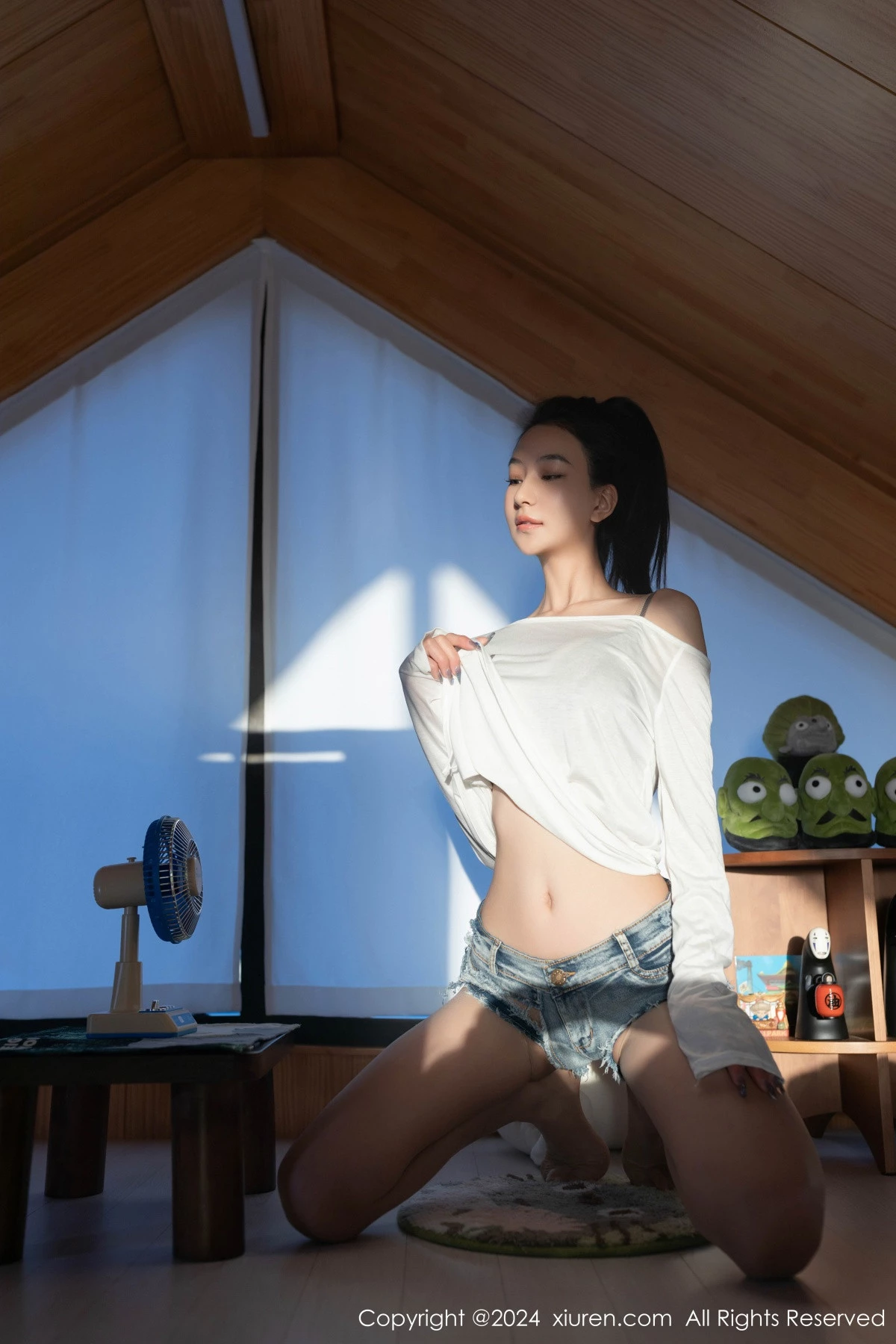 XiuRen第8345期_模特熊小诺性感白T露蕾丝内衣配开档肉丝秀曼妙身姿诱惑写真82P