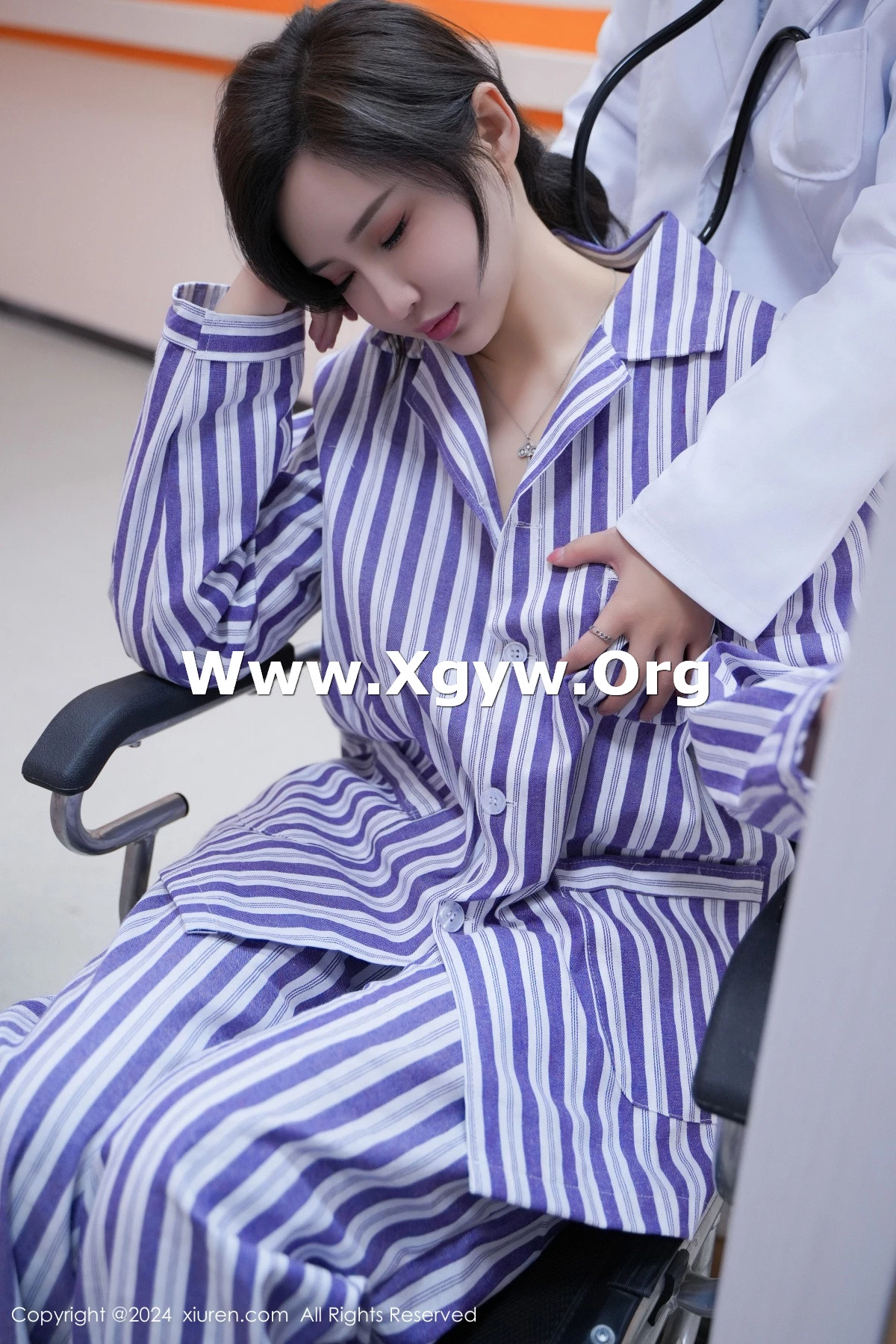 XiuRen第8346期_女神Carol周妍希X角色扮演患者服配开档肉丝秀丰满身材诱惑写真72P