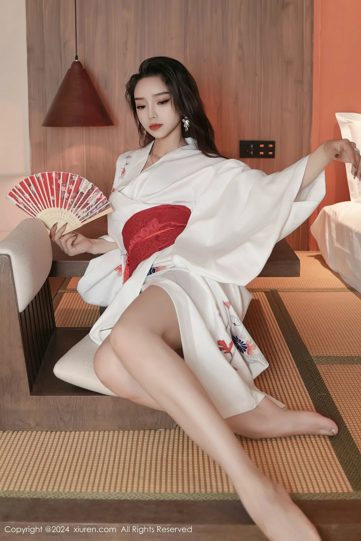 XiuRen第8367期_模特苏曼兮宾馆场景性感白色日系和服半撩秀翘臀美腿诱惑写真85P
