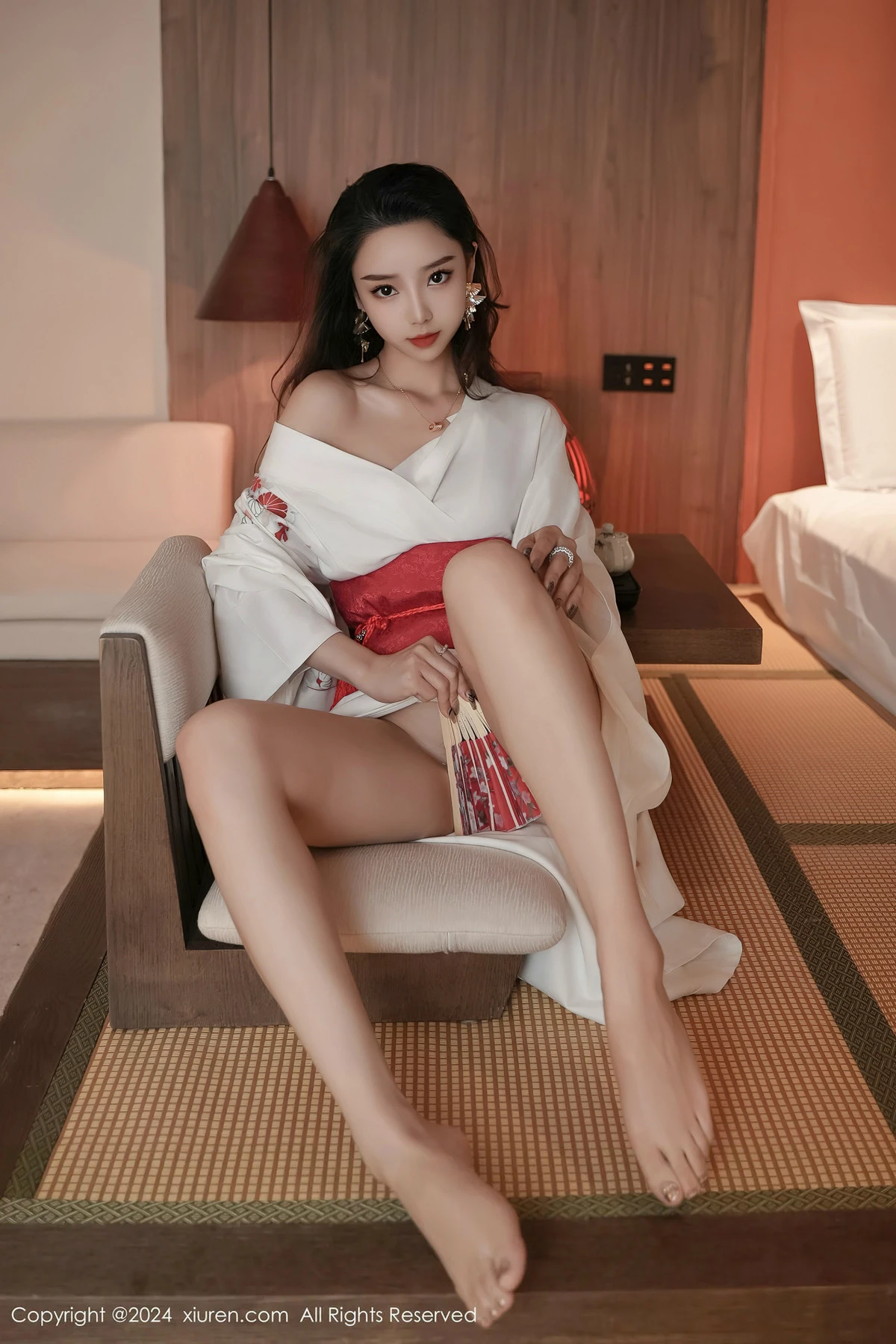 XiuRen第8367期_模特苏曼兮宾馆场景性感白色日系和服半撩秀翘臀美腿诱惑写真85P
