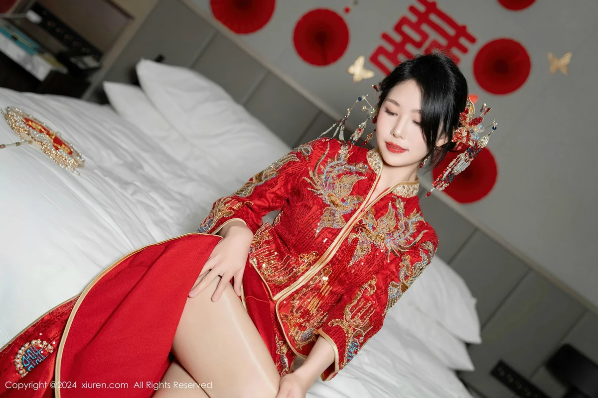 XiuRen第8376期_模特利世性感红色新娘妆露红色内衣配超薄闪亮肉丝完美诱惑写真95P