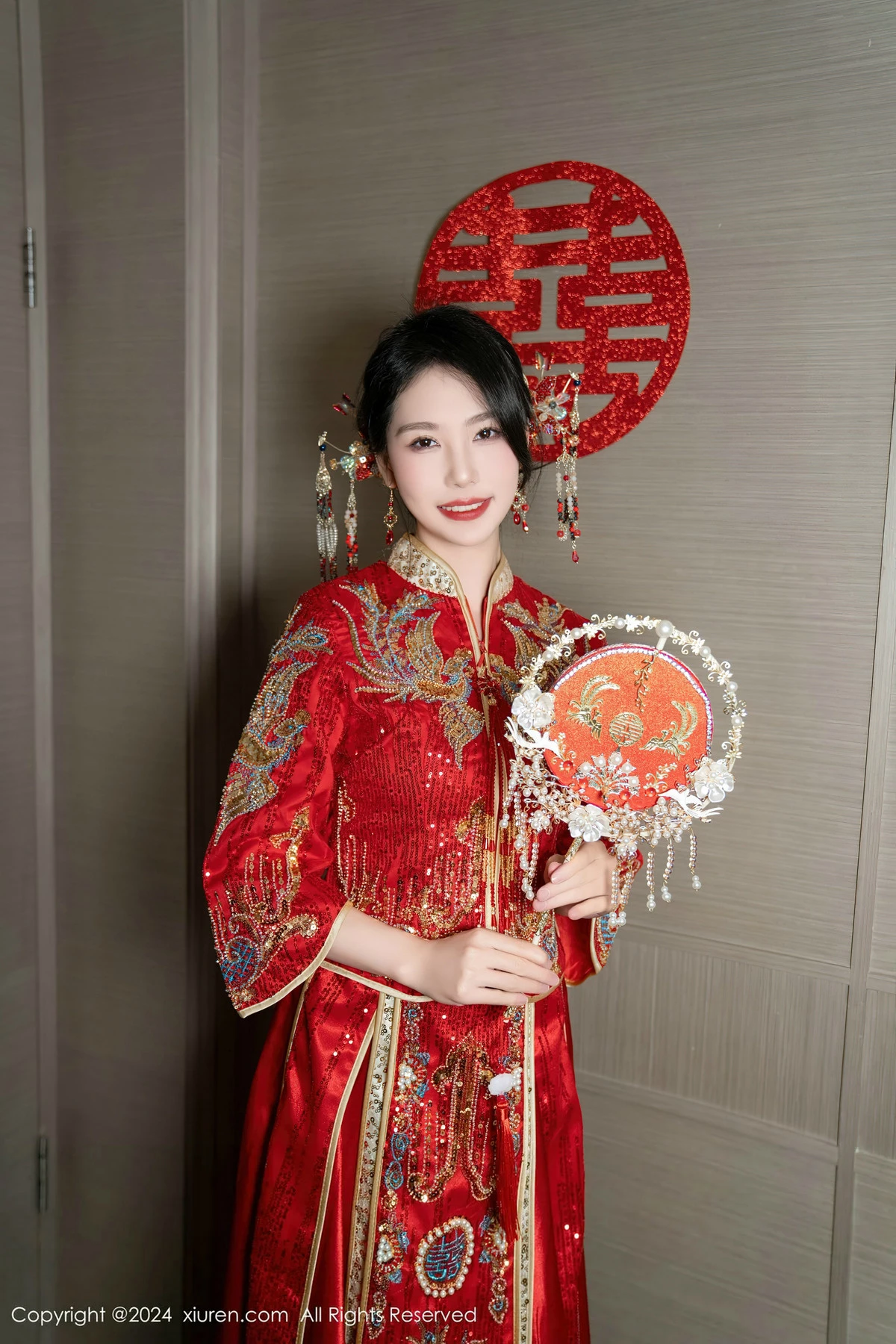 XiuRen第8376期_模特利世性感红色新娘妆露红色内衣配超薄闪亮肉丝完美诱惑写真95P