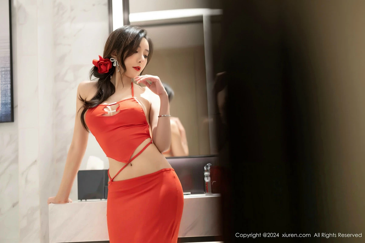 XiuRen第8378期_女神王馨瑶yanni红色连衣裙+杏色轻透连衣裙秀完美身材诱惑写真80P
