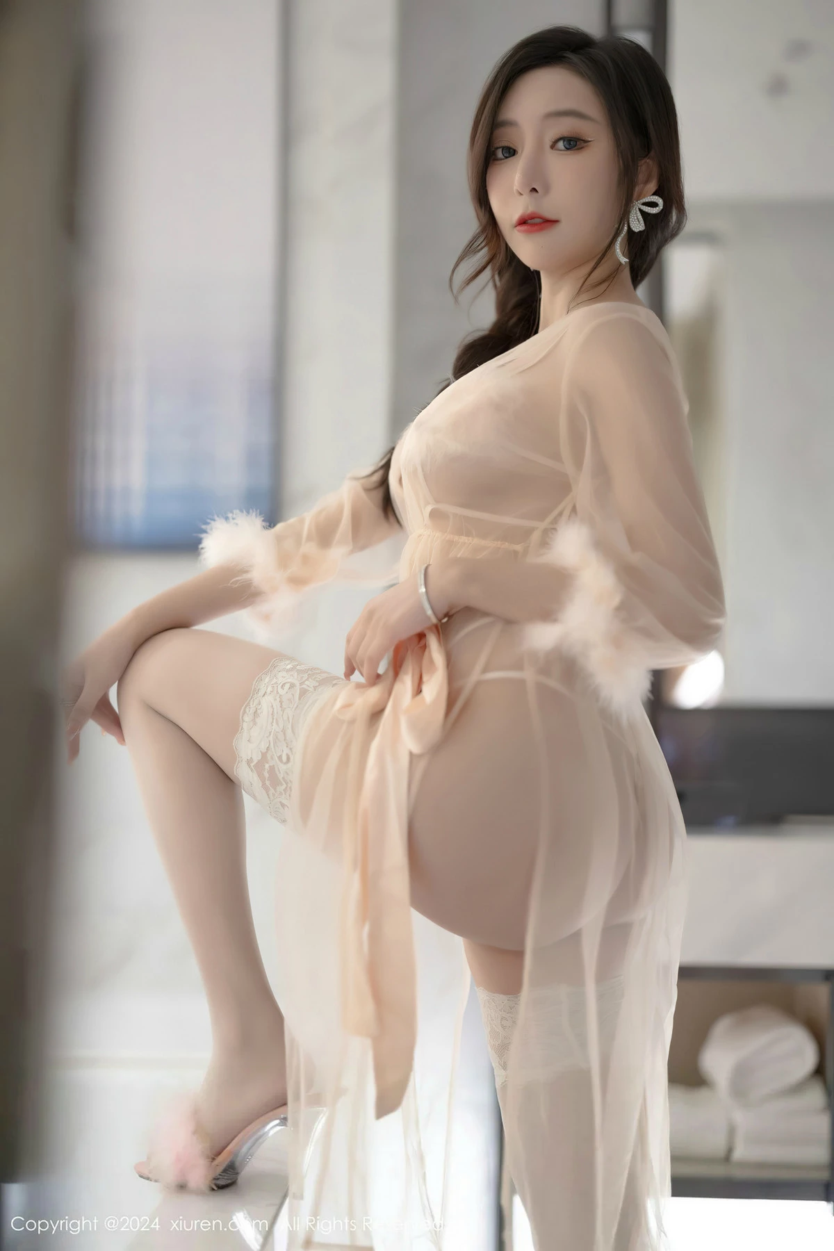 XiuRen第8378期_女神王馨瑶yanni红色连衣裙+杏色轻透连衣裙秀完美身材诱惑写真80P