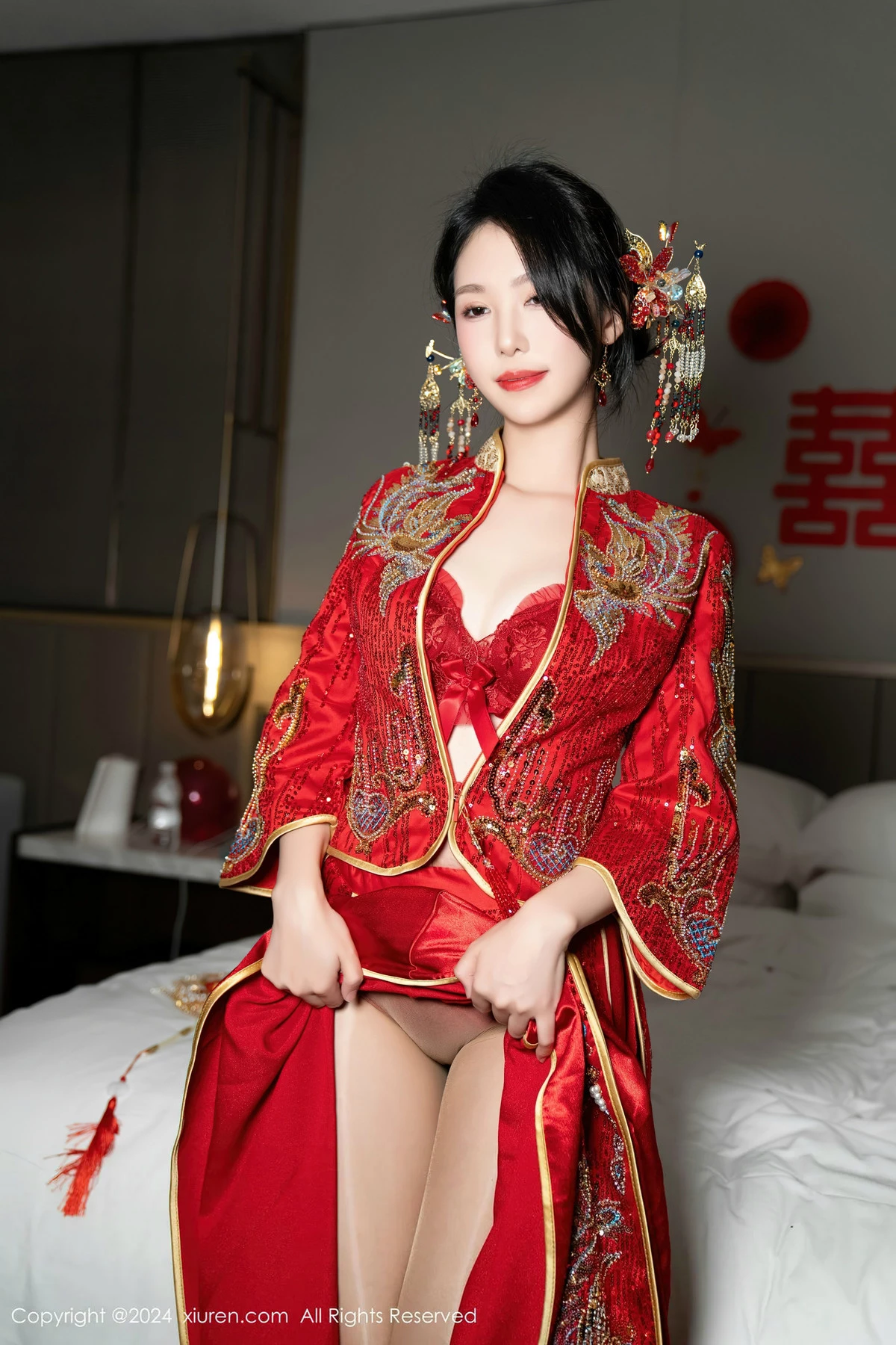 XiuRen第8376期_模特利世性感红色新娘妆露红色内衣配超薄闪亮肉丝完美诱惑写真95P