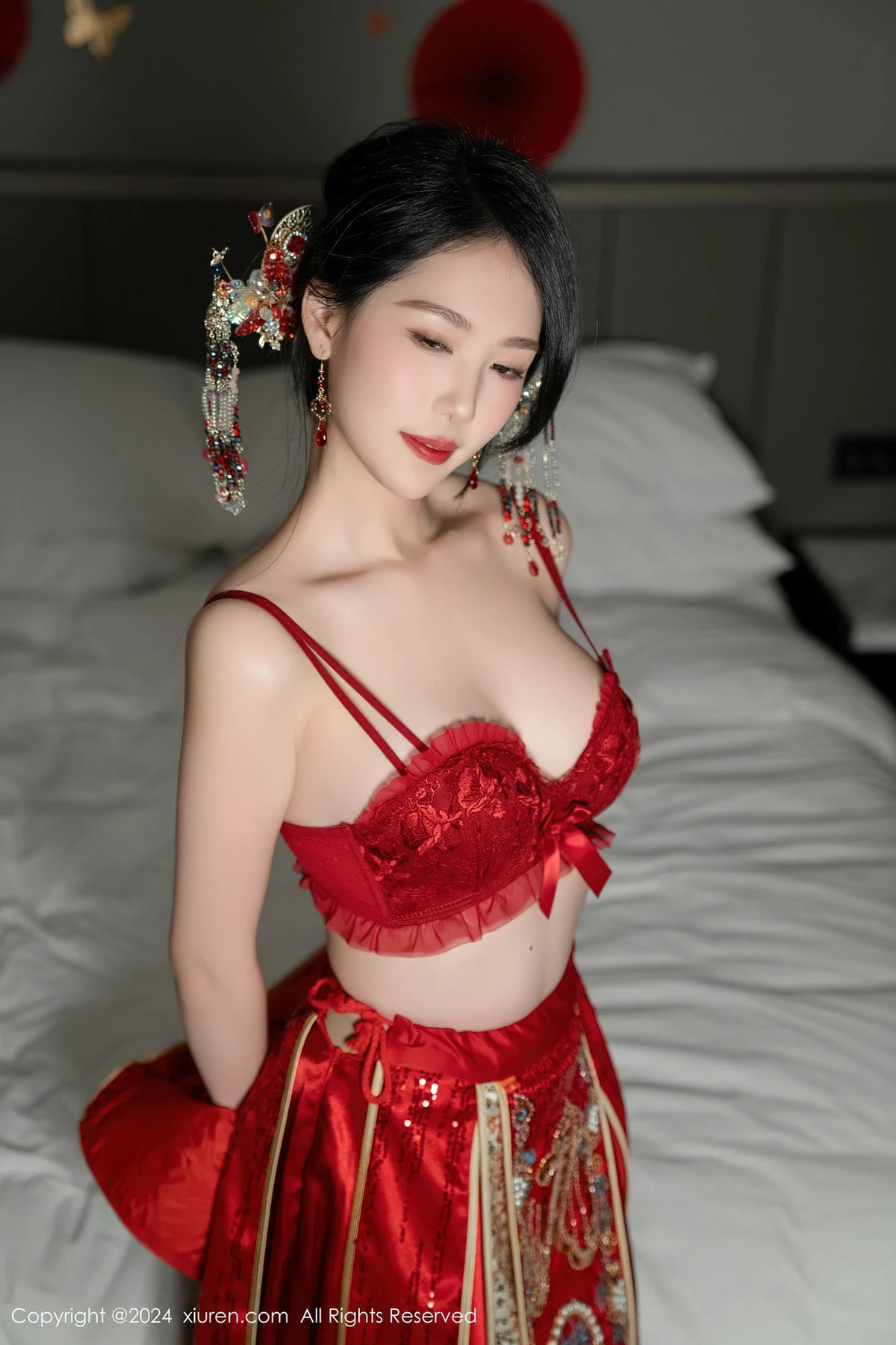 XiuRen第8376期_模特利世性感红色新娘妆露红色内衣配超薄闪亮肉丝完美诱惑写真95P